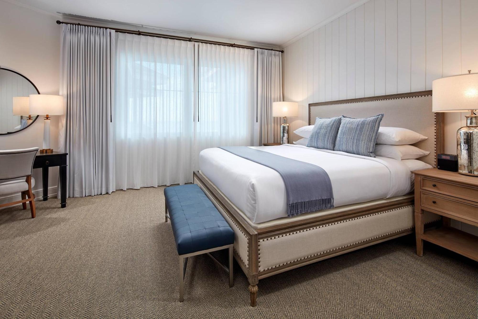Guest room 1 King Ocean View Balcony