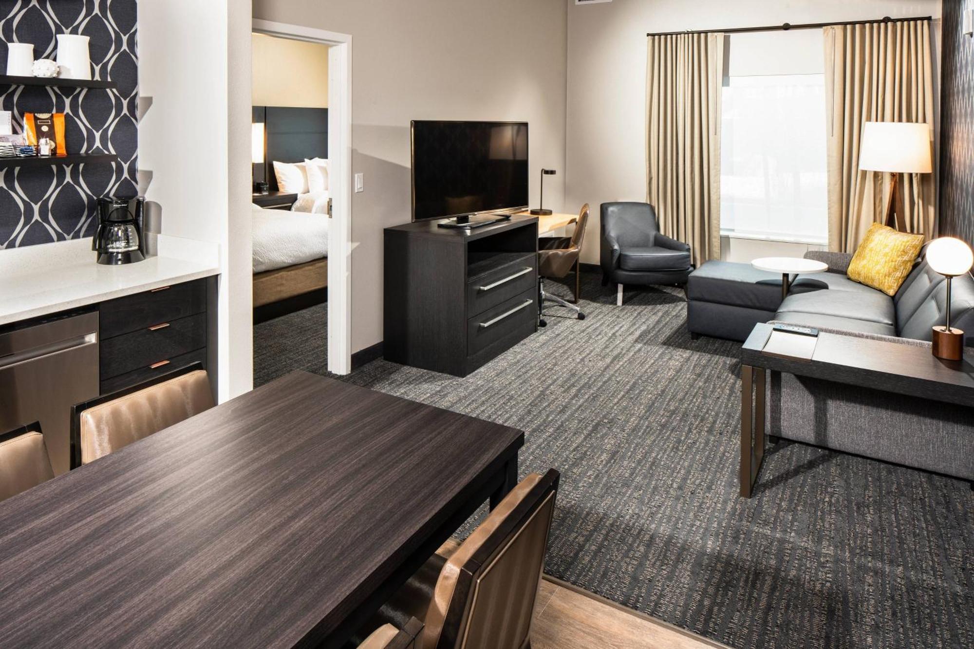 Apartament typu Suite z 1 sypialnią z 2 łóżkami typu queen-size i rozkładaną sofą