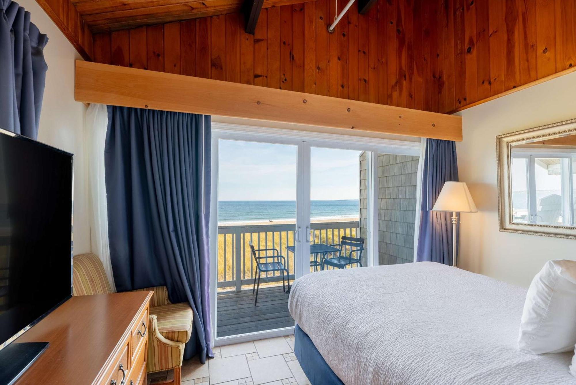 Deluxe Oceanfront Two Queens