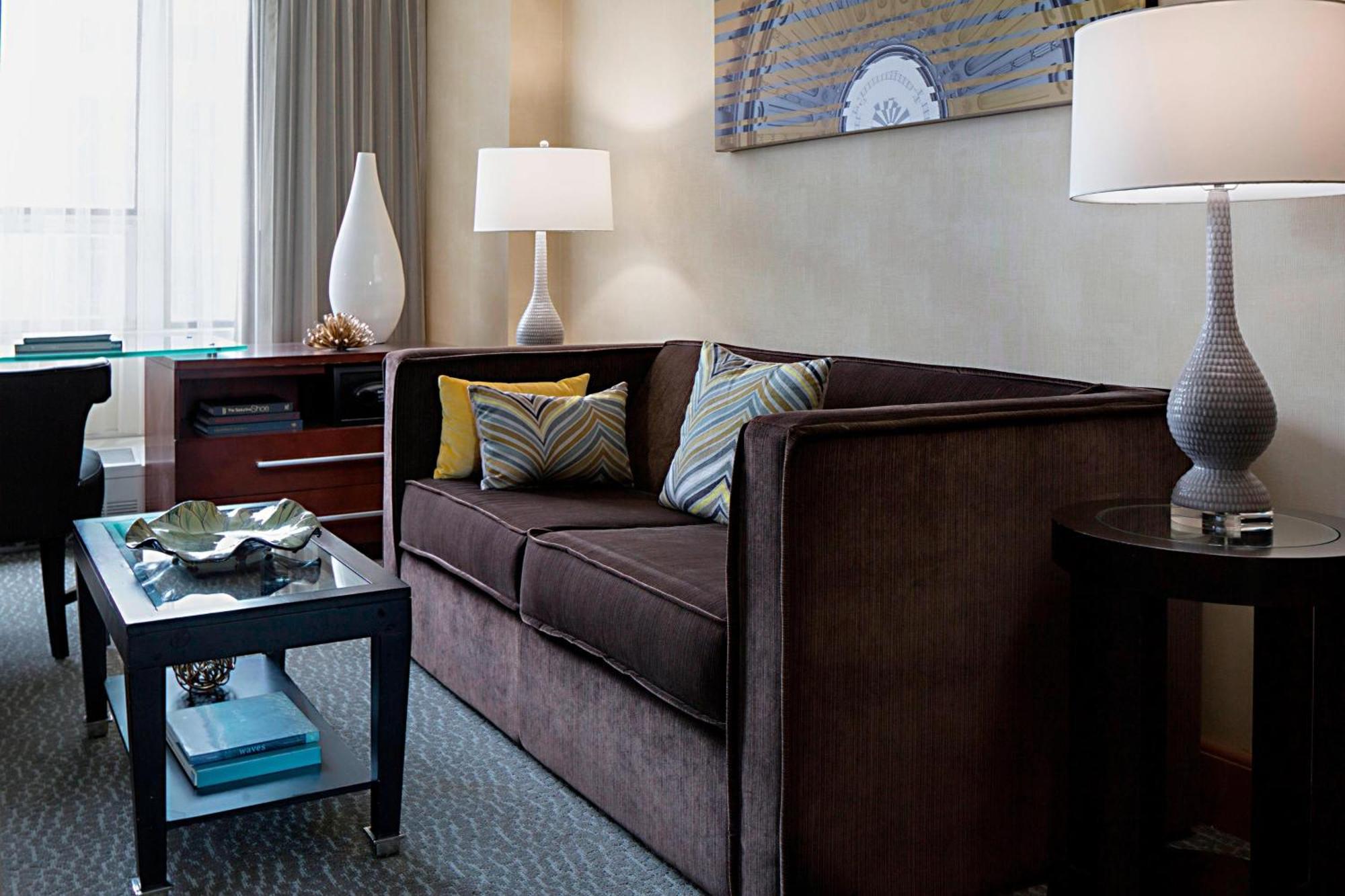 Concierge level Suite 1 King Sofa bed