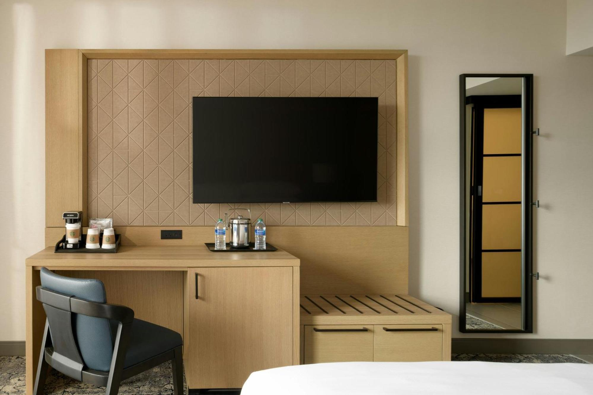 Club level Guest room 1 King High floor