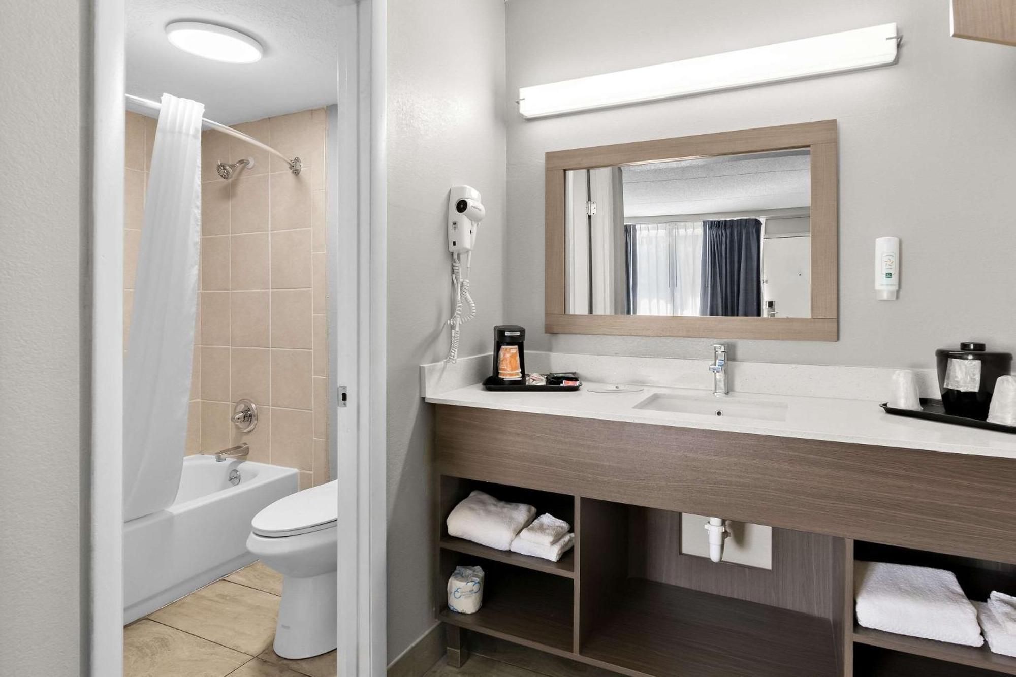 Quadruple Room Two Queen Beds Tub Disability Access or Smoking