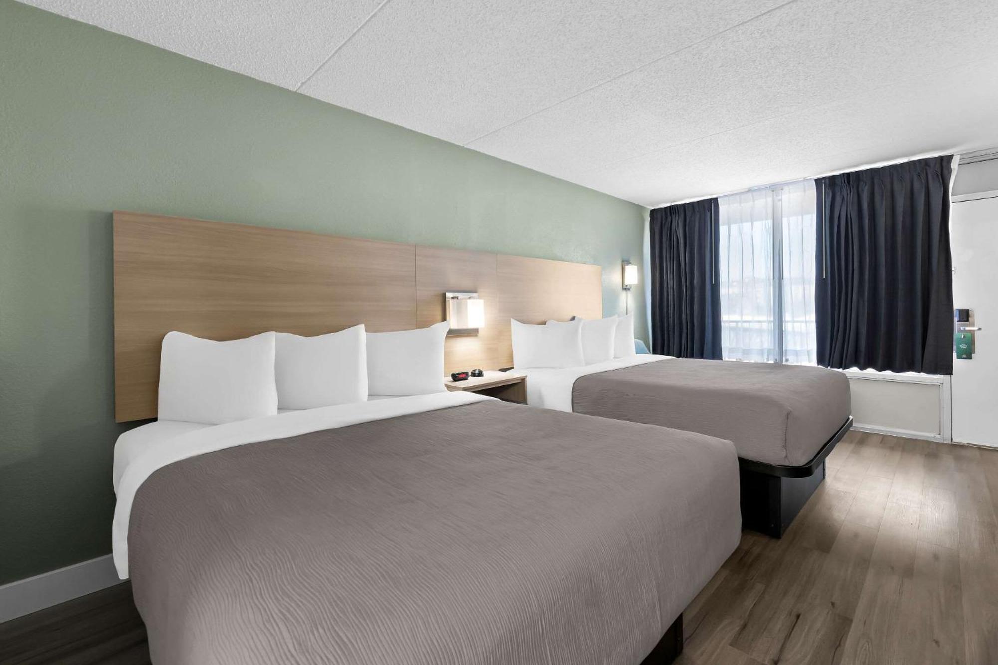 Quadruple Room Two Queen Beds Smoking