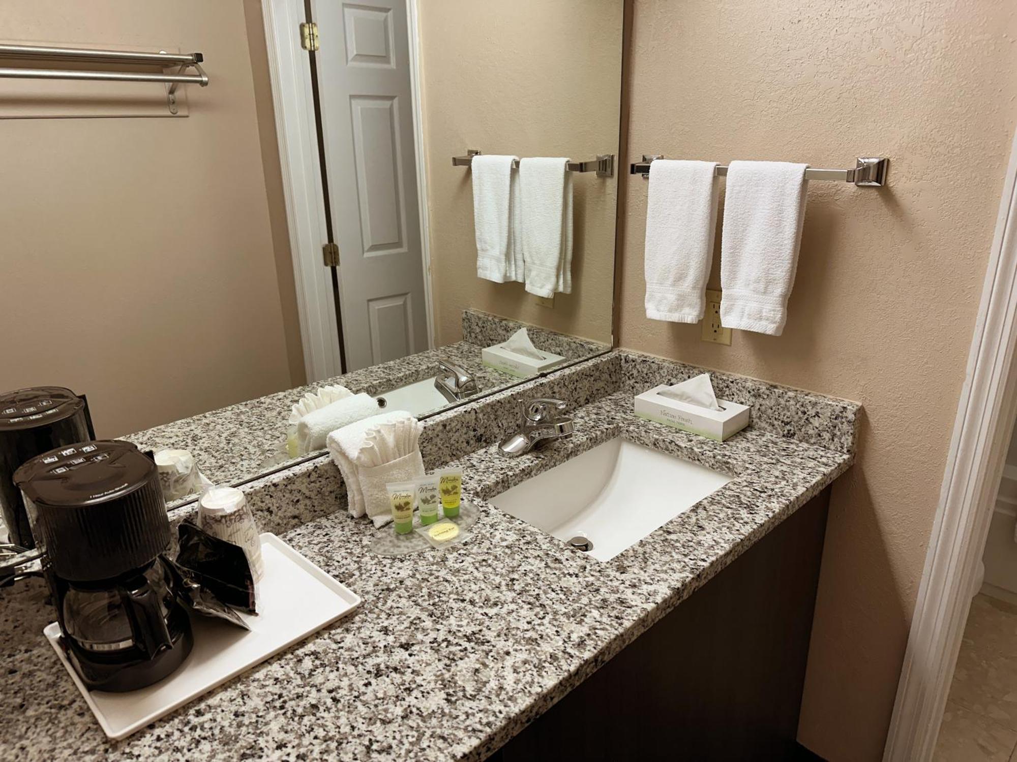 Deluxe King Room No pets