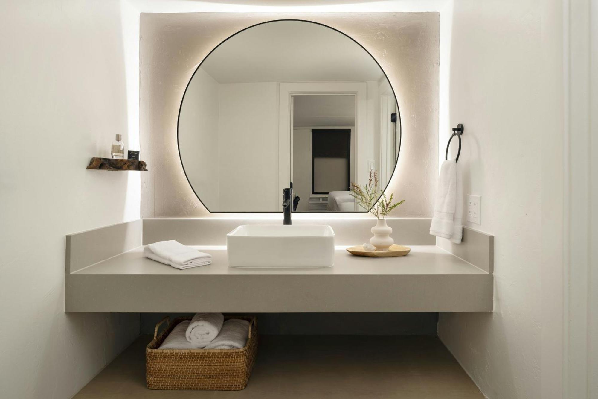 Two Queen Beds View Mid-Floor