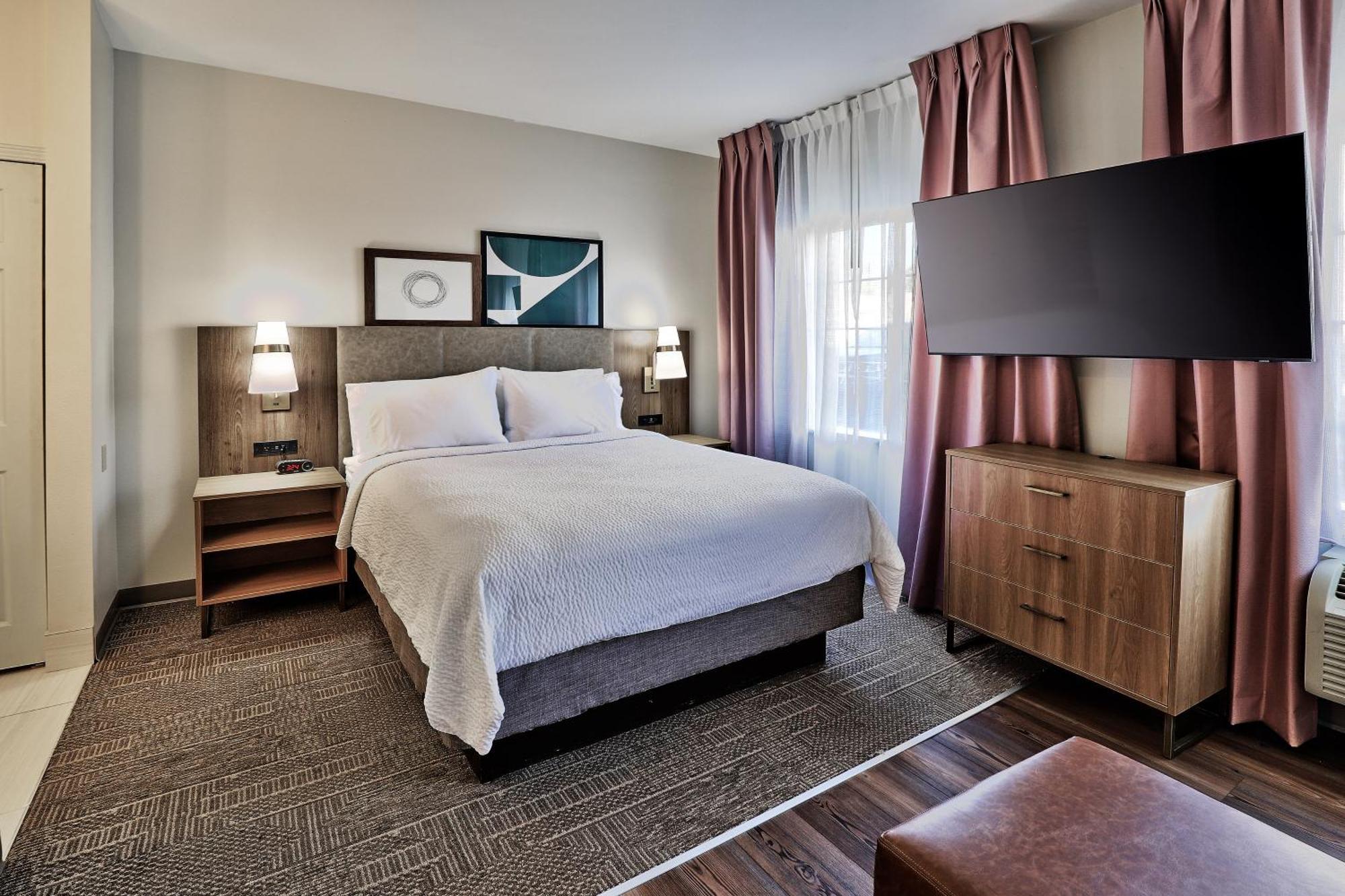 Queen Studio Suite