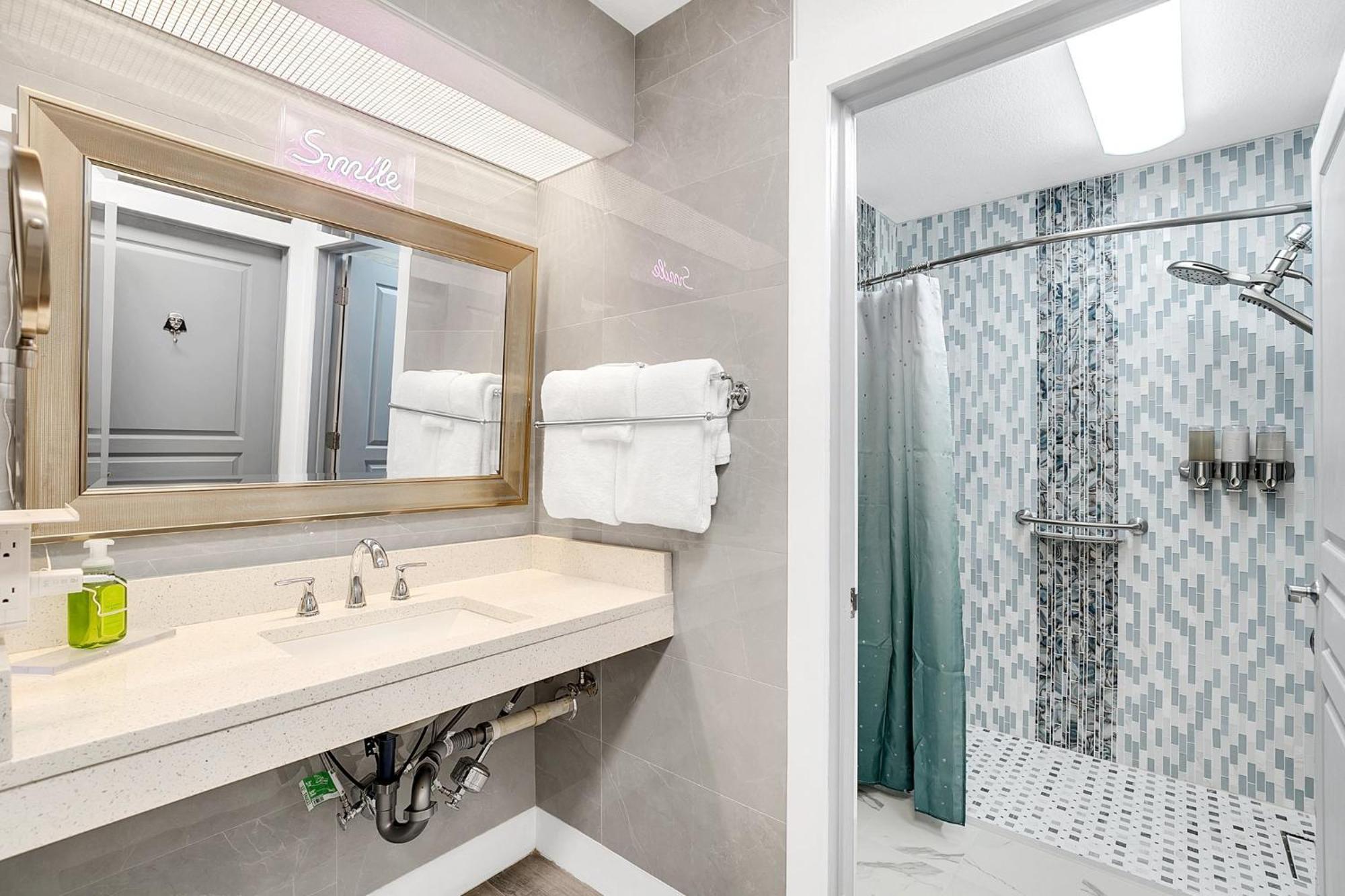 One-Bedroom Deluxe Apartment