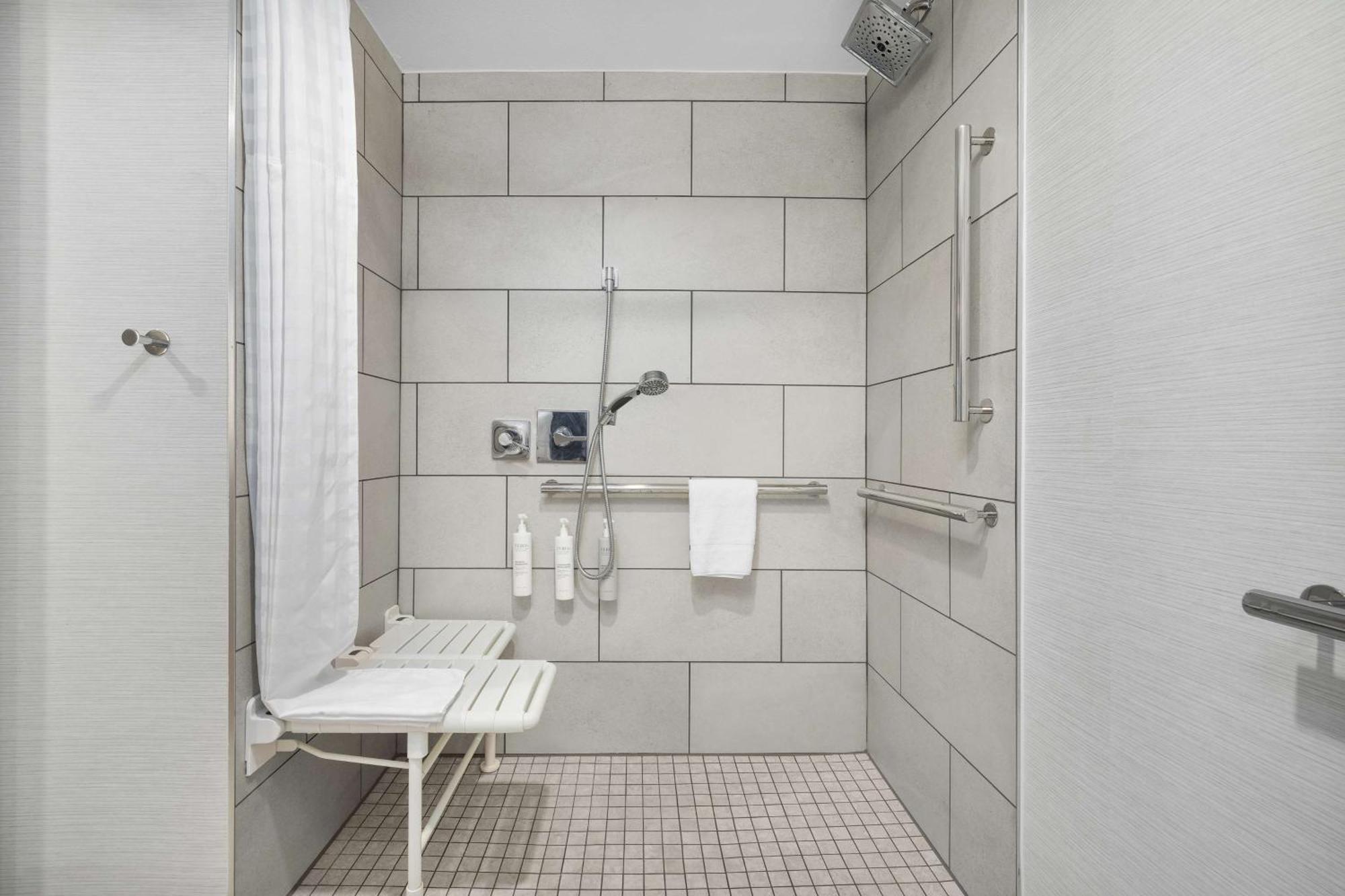 One-Bedroom King Suite Bay View