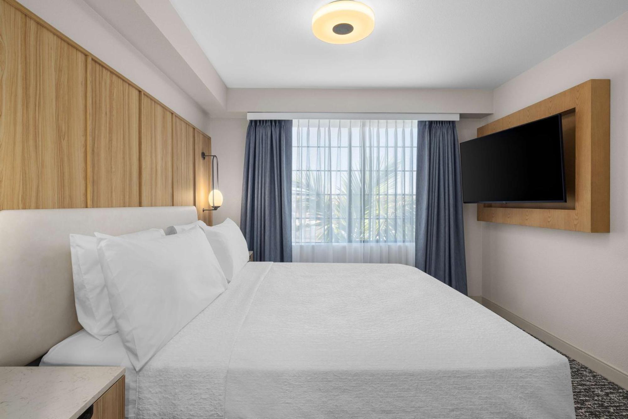 Non-Smoking Two Bedroom Suite Two King Beds