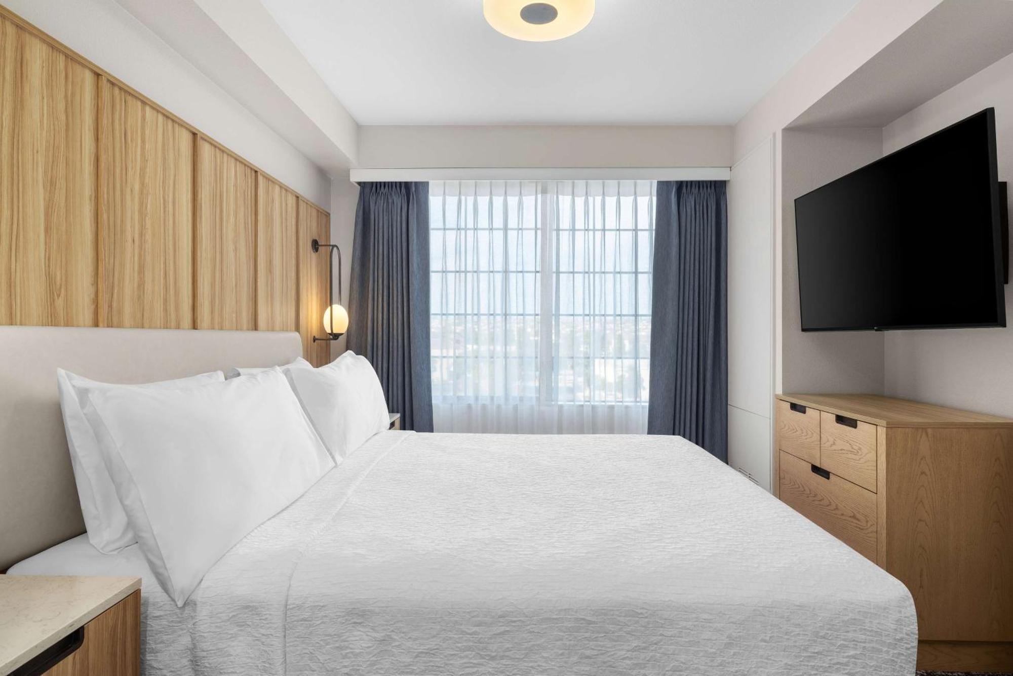 One-Bedroom King Suite Non-Smoking