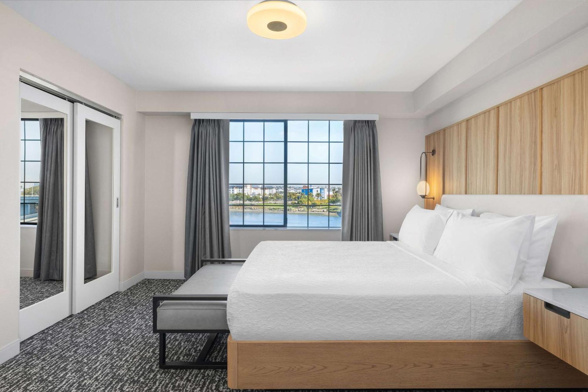 One-Bedroom King Suite Bay View