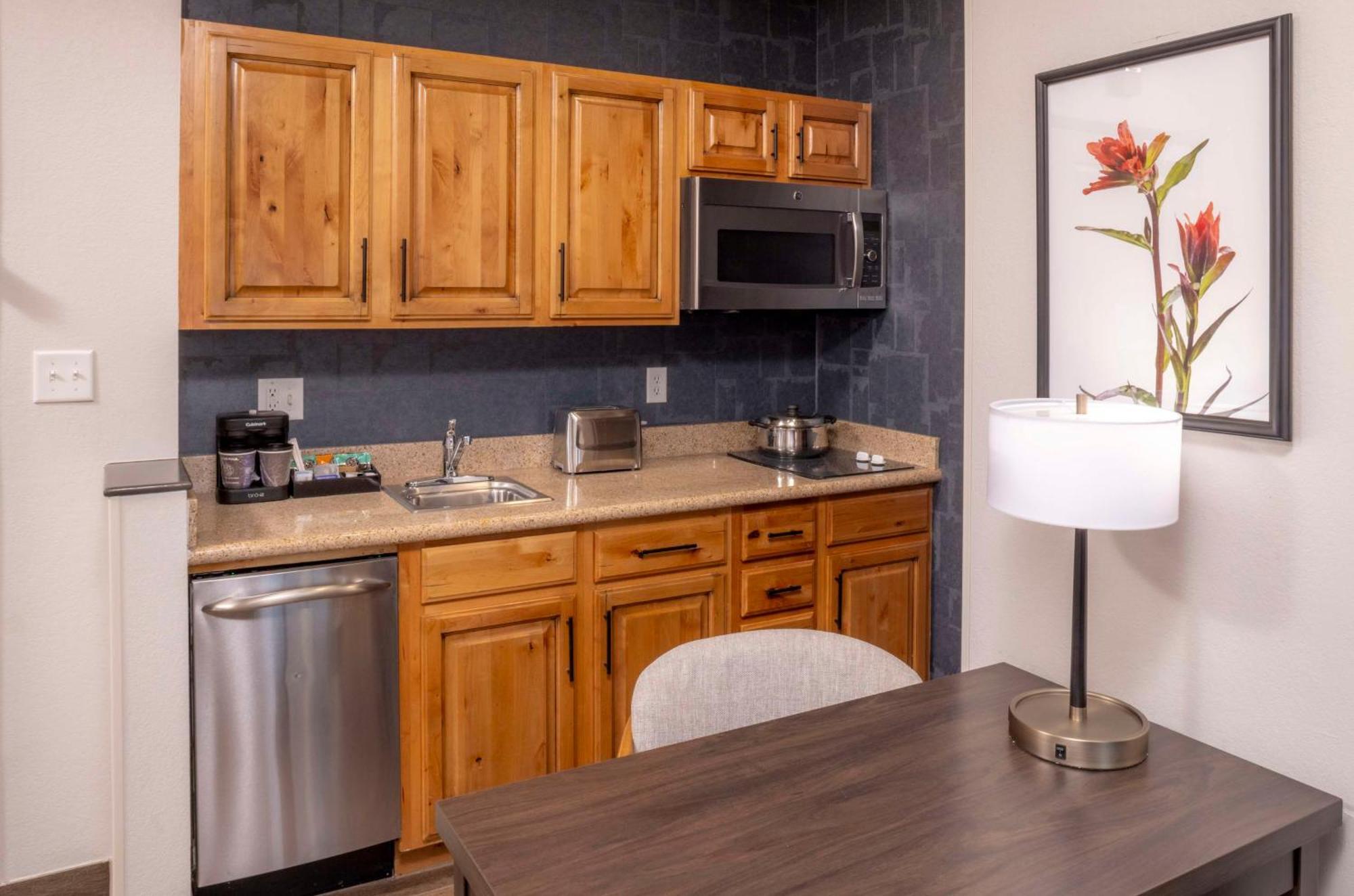 One Bedroom Suite Two Double Beds