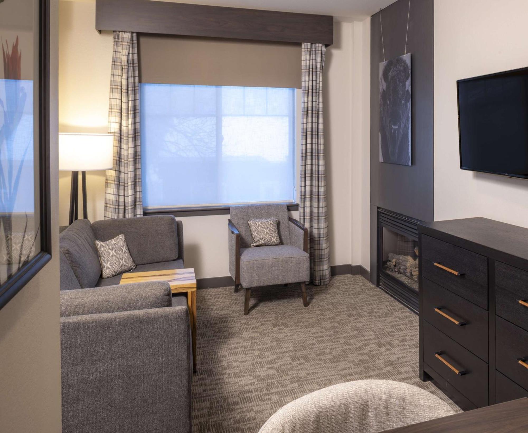 One Bedroom Suite Two Double Beds