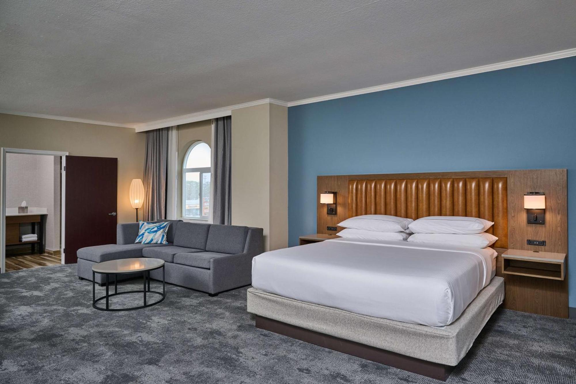 Junior King Suite Seating Area
