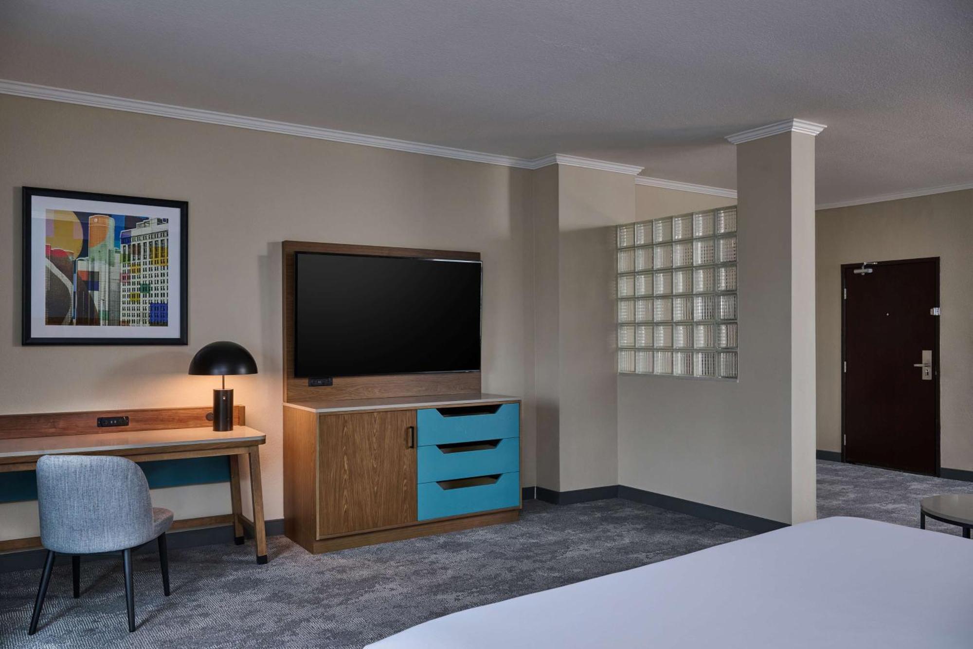 Junior King Suite Seating Area