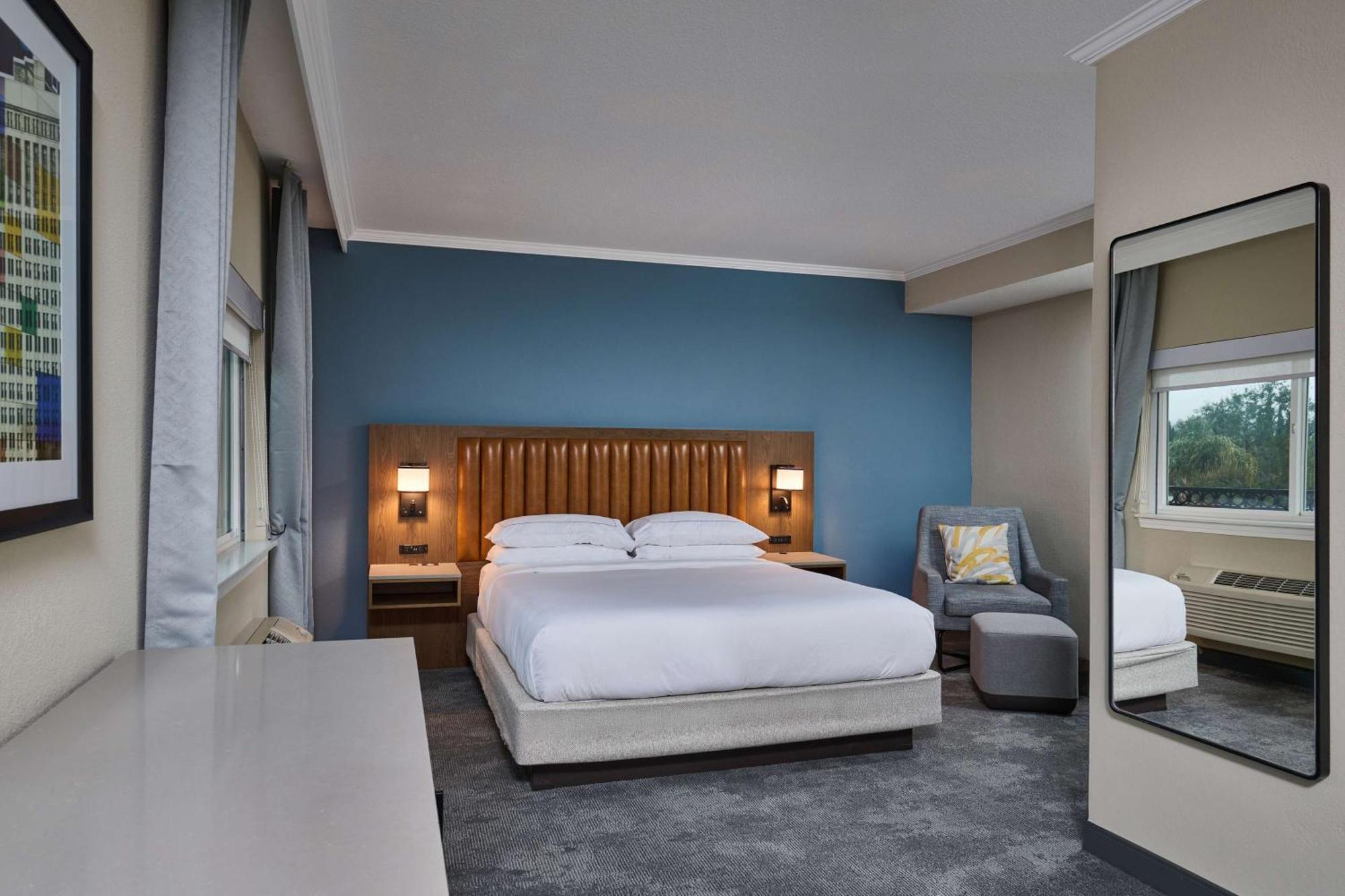 Deluxe King Room Balcony Mountain View
