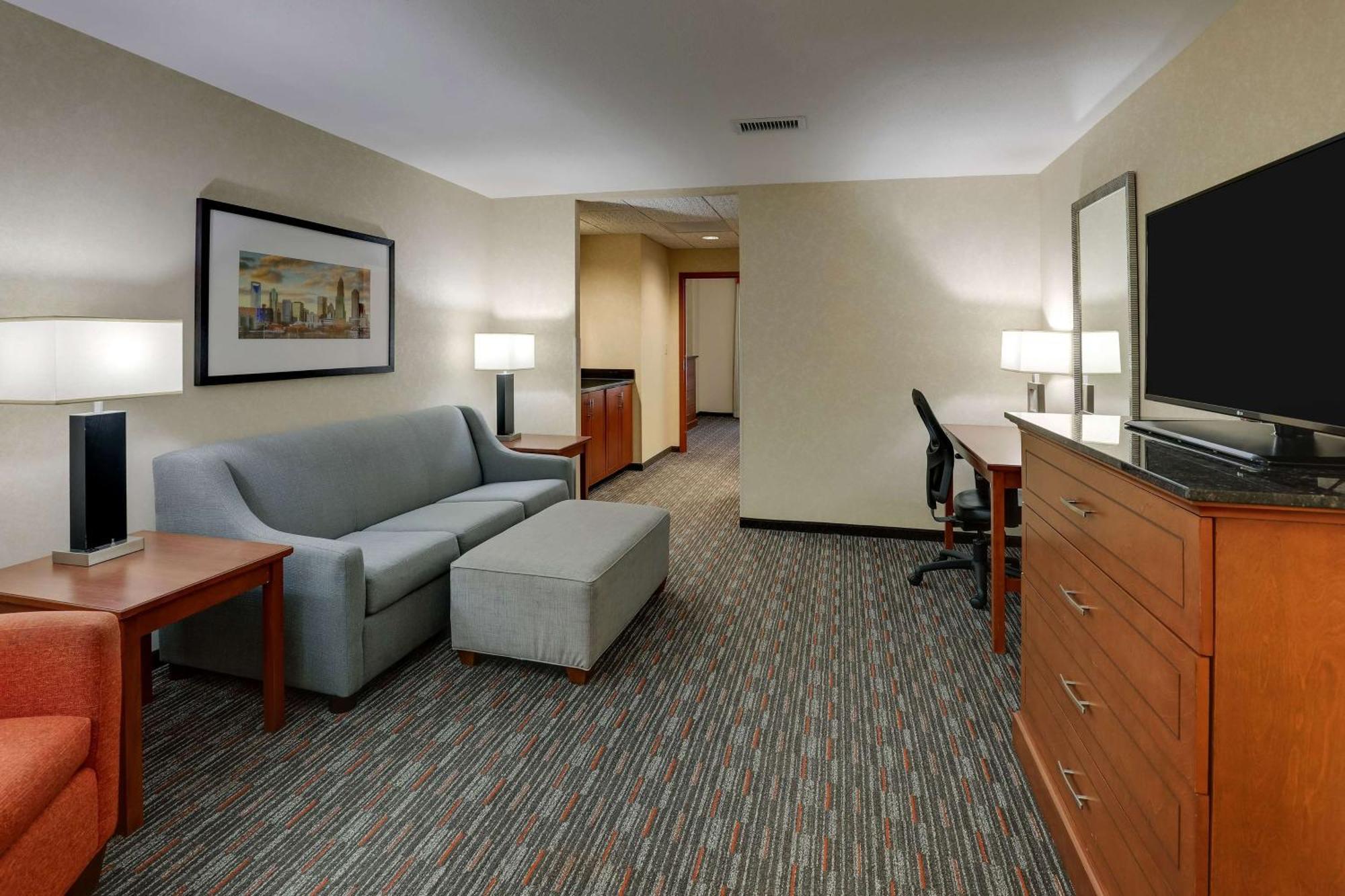 Deluxe King Suite – Hearing Accessible