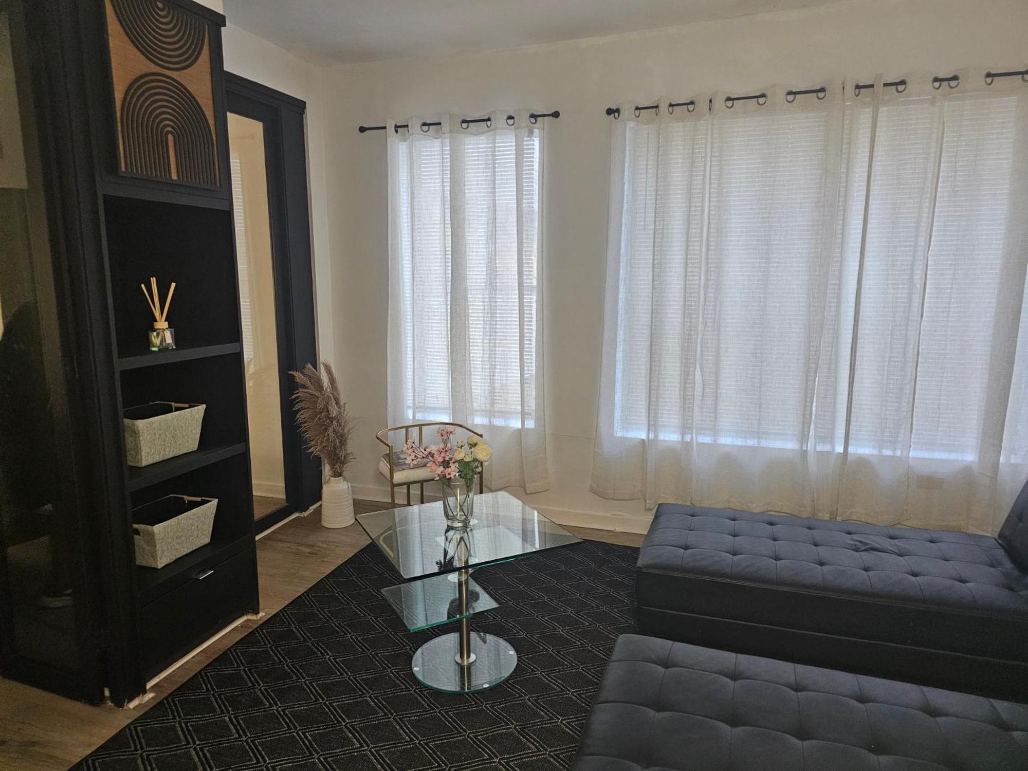 Classic One-Bedroom Apartment King Bed