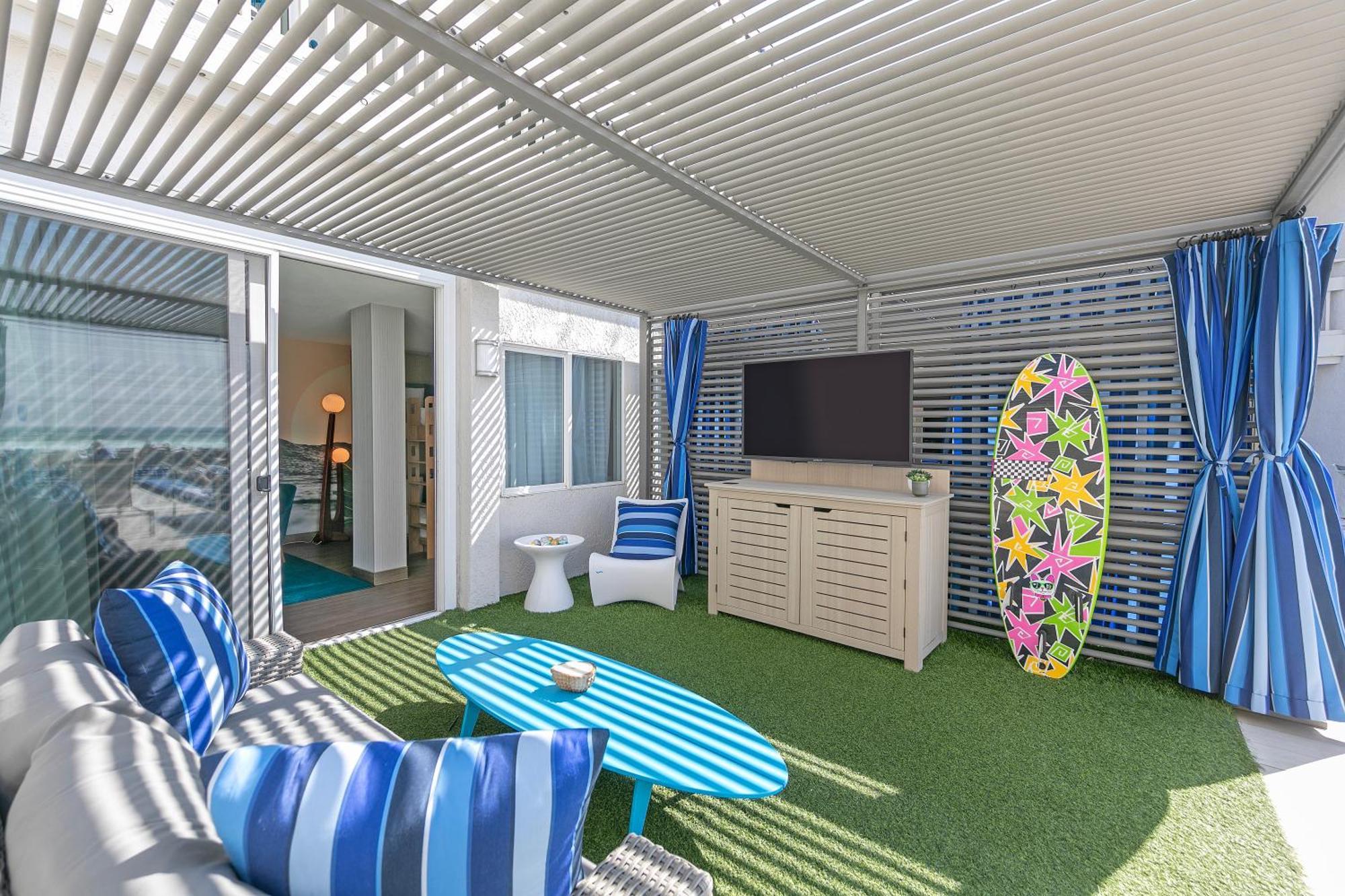 Suite Pool View