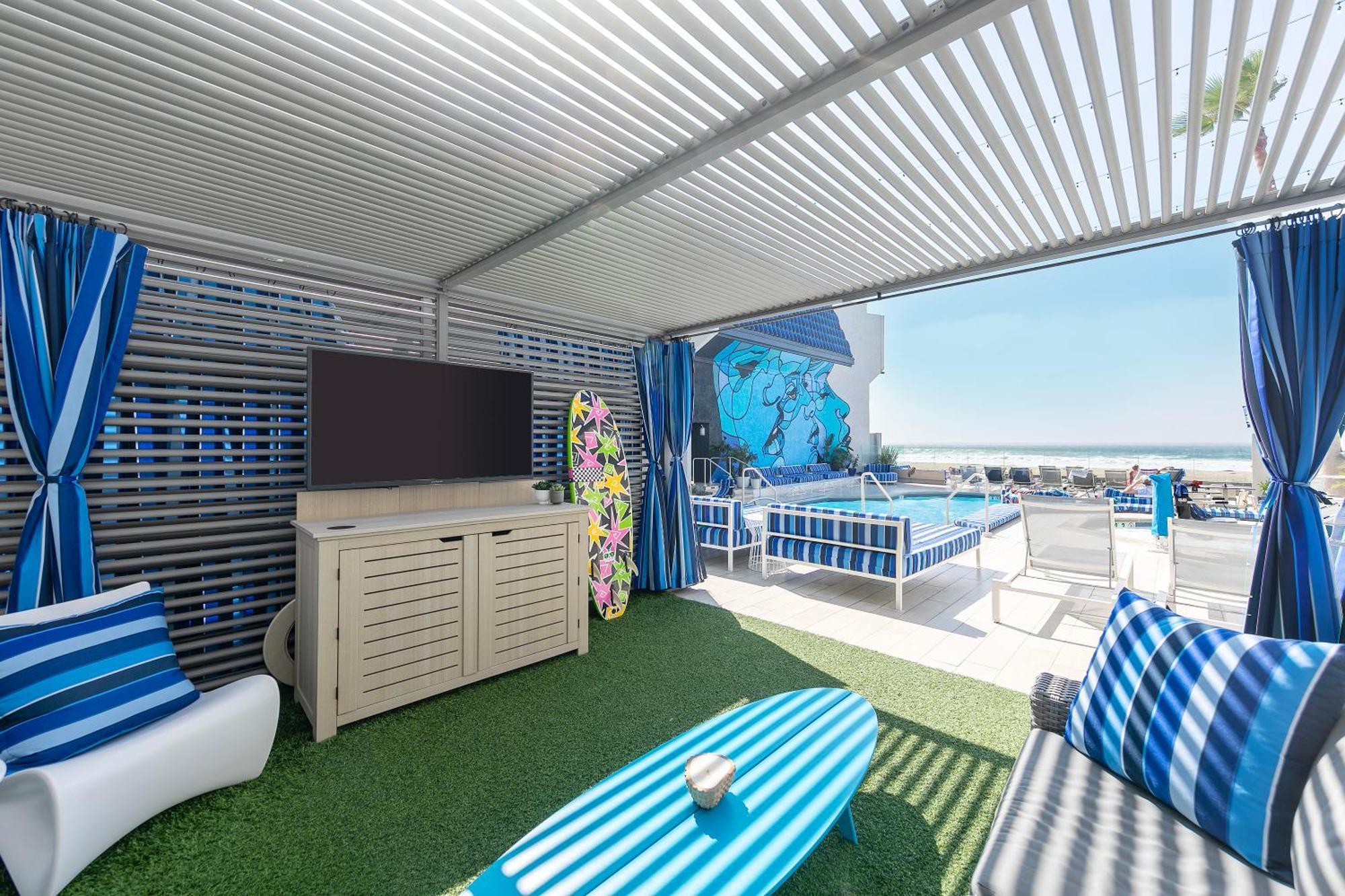 Suite Pool View