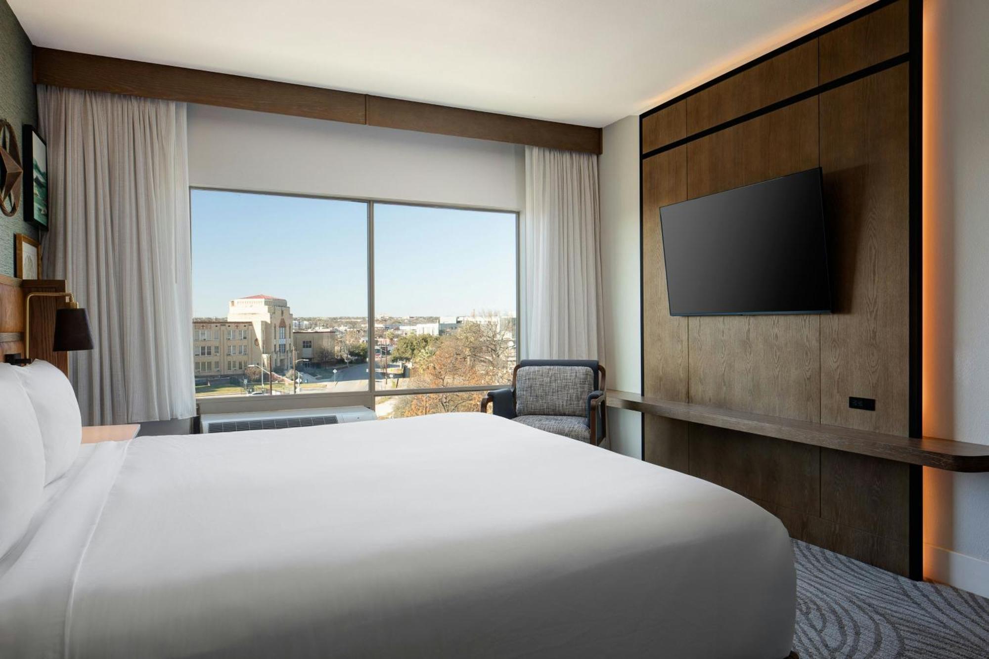 Standard King Room Mobility or Hearing Accessible Transfer Shower