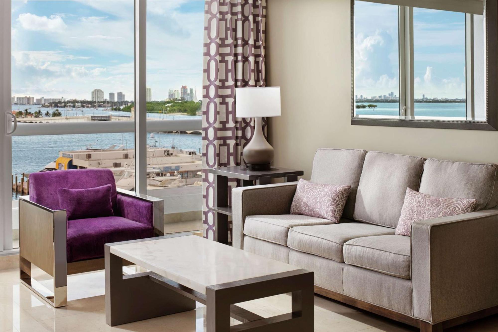 Junior King Suite Balcony & Bay View