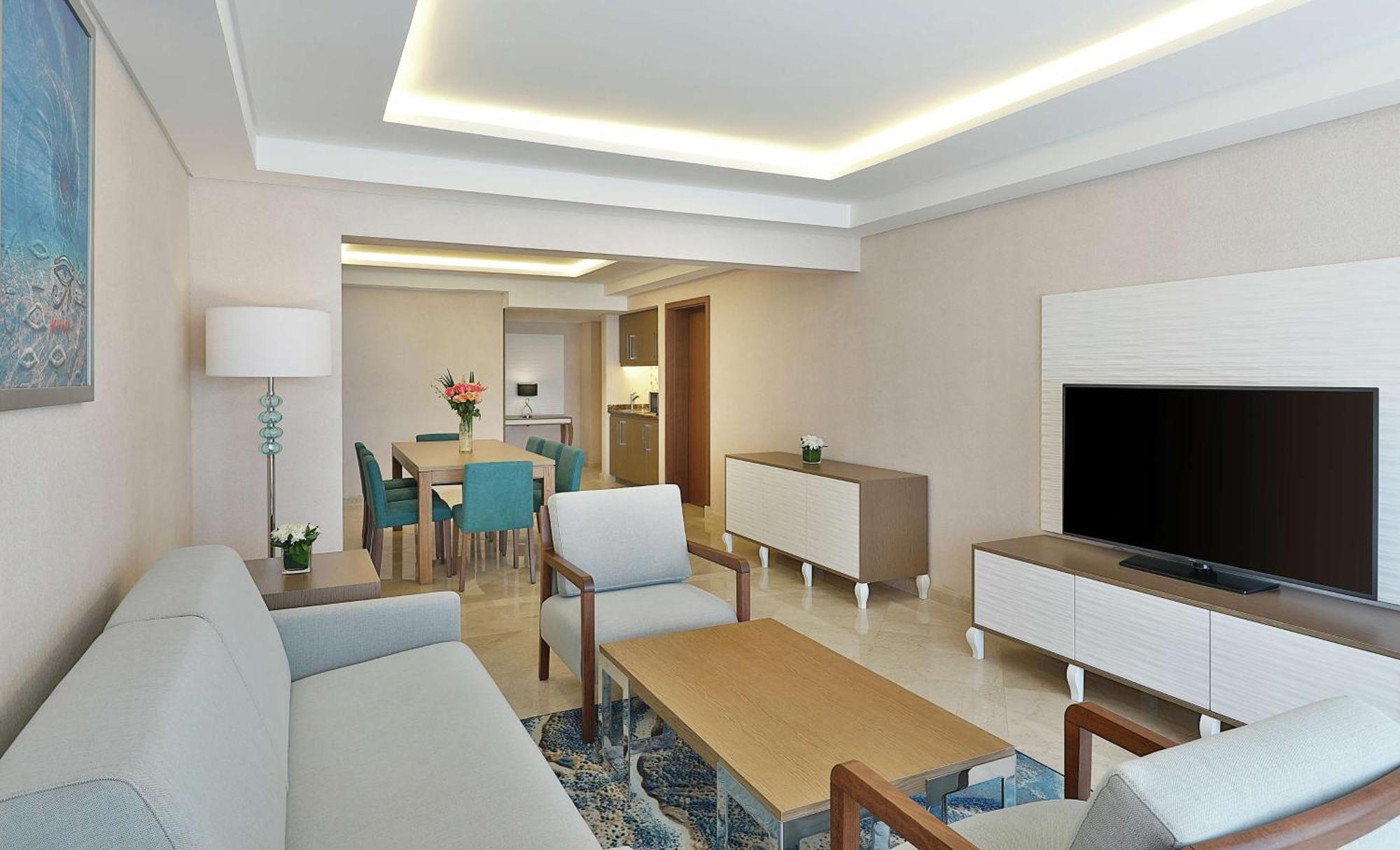 Apartament typu Suite Infinity z łóżkiem typu king-size i widokiem na morze