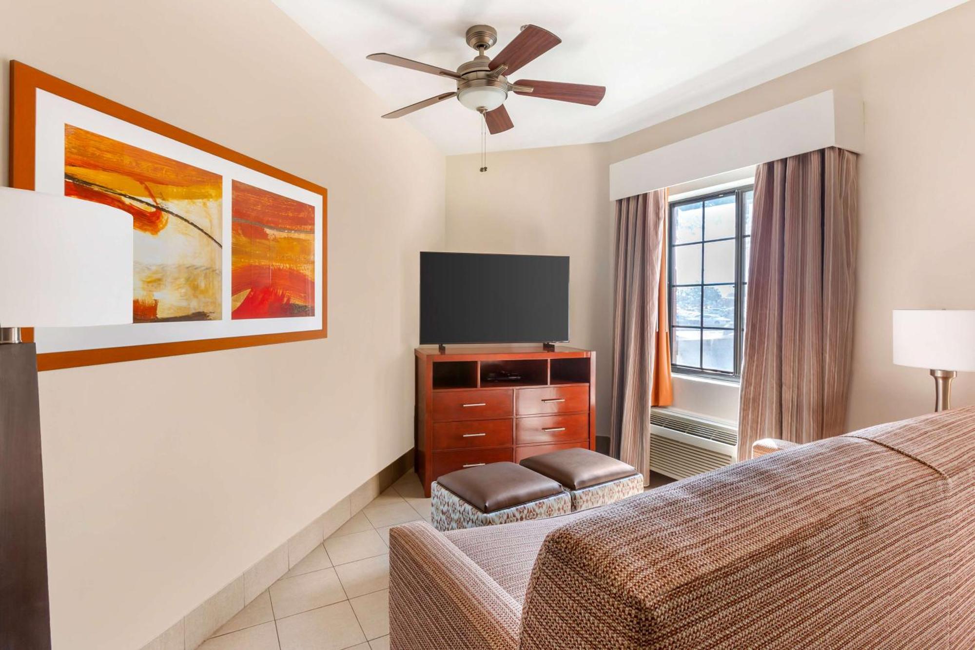 2 BEDROOM 2 KING SUITE SOFABED