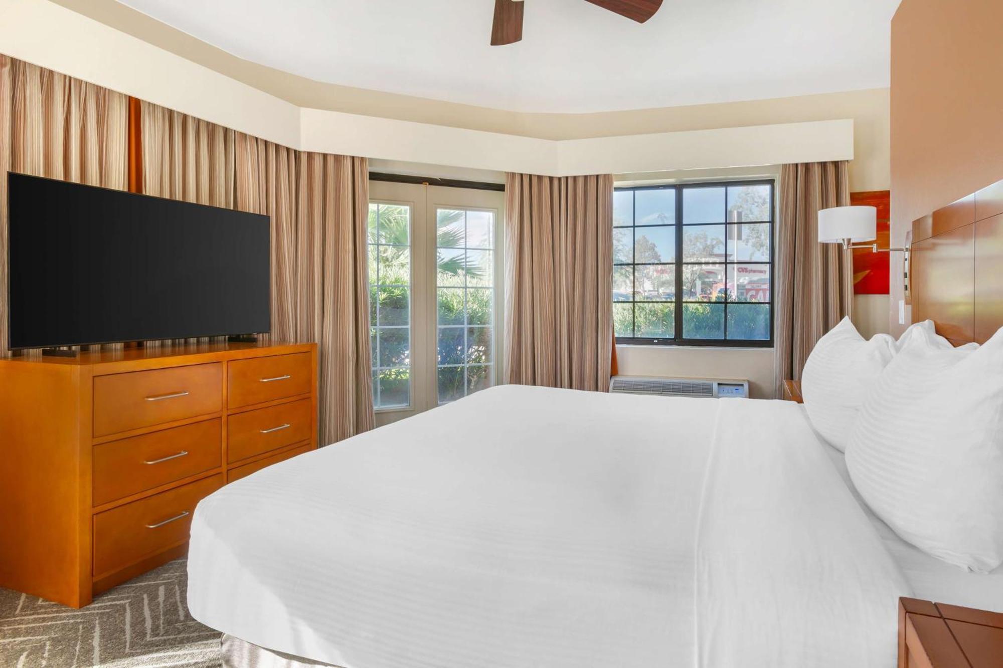 2 BEDROOM 2 KING SUITE SOFABED