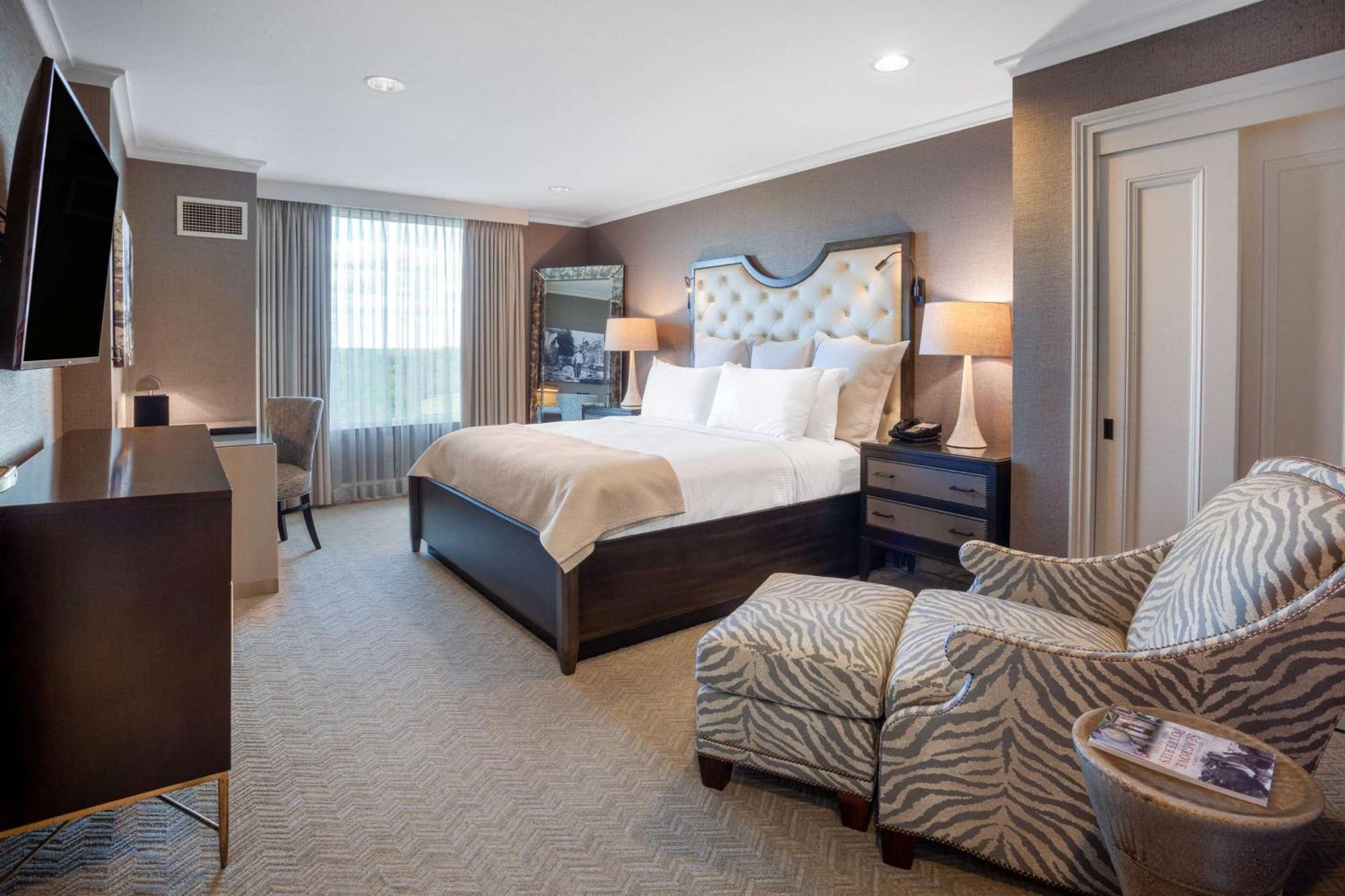One-Bedroom King Suite Non-Smoking