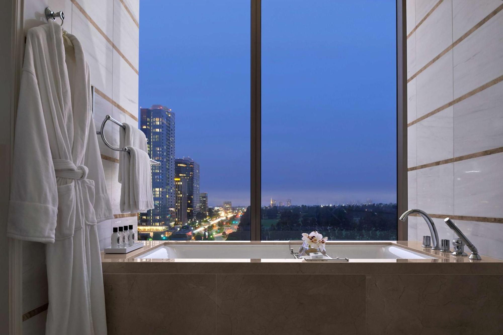 Deluxe Corner Junior Suite Terrace View High Floor