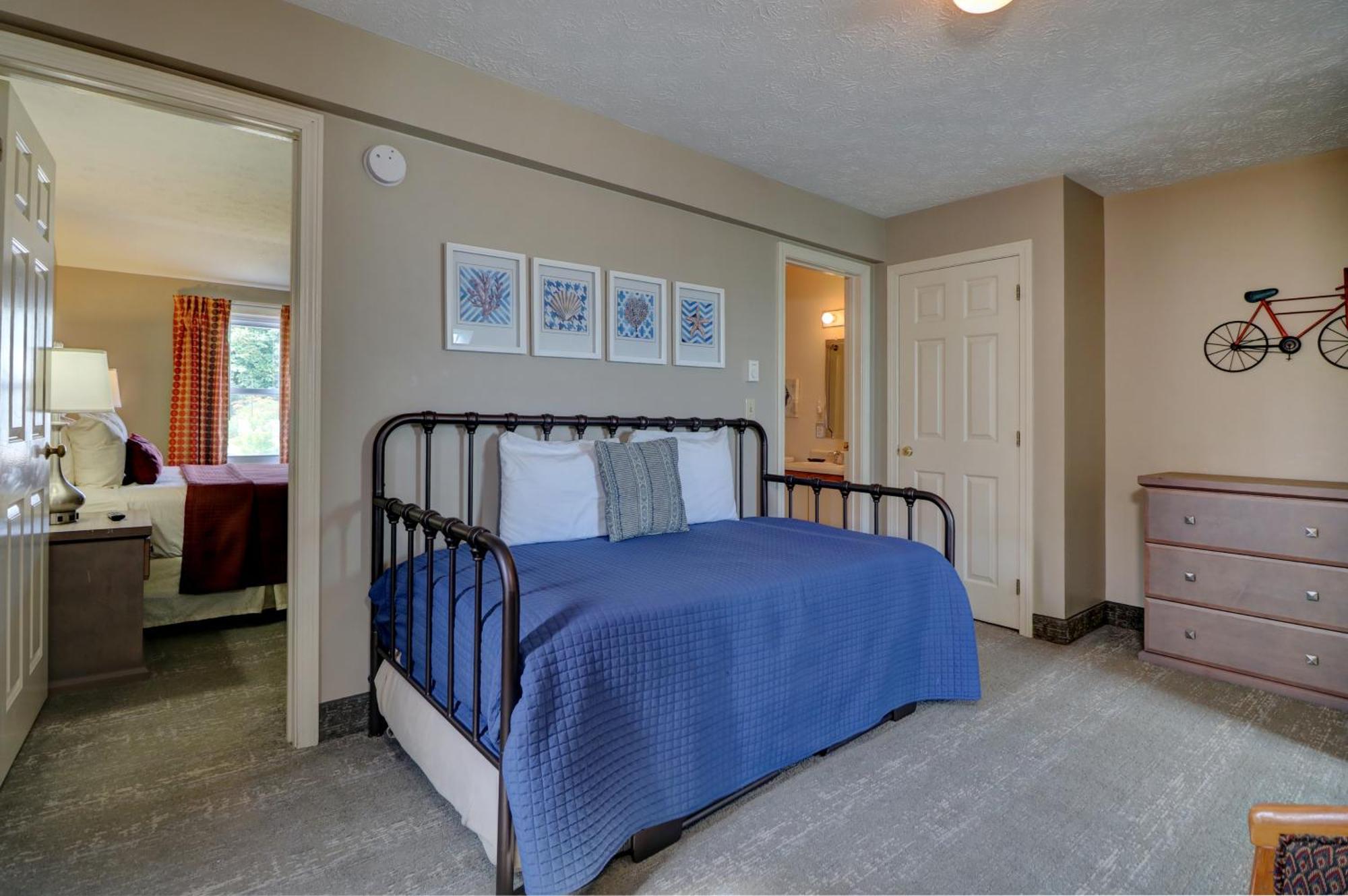 2 Bedroom Loft Suite or Queen bed