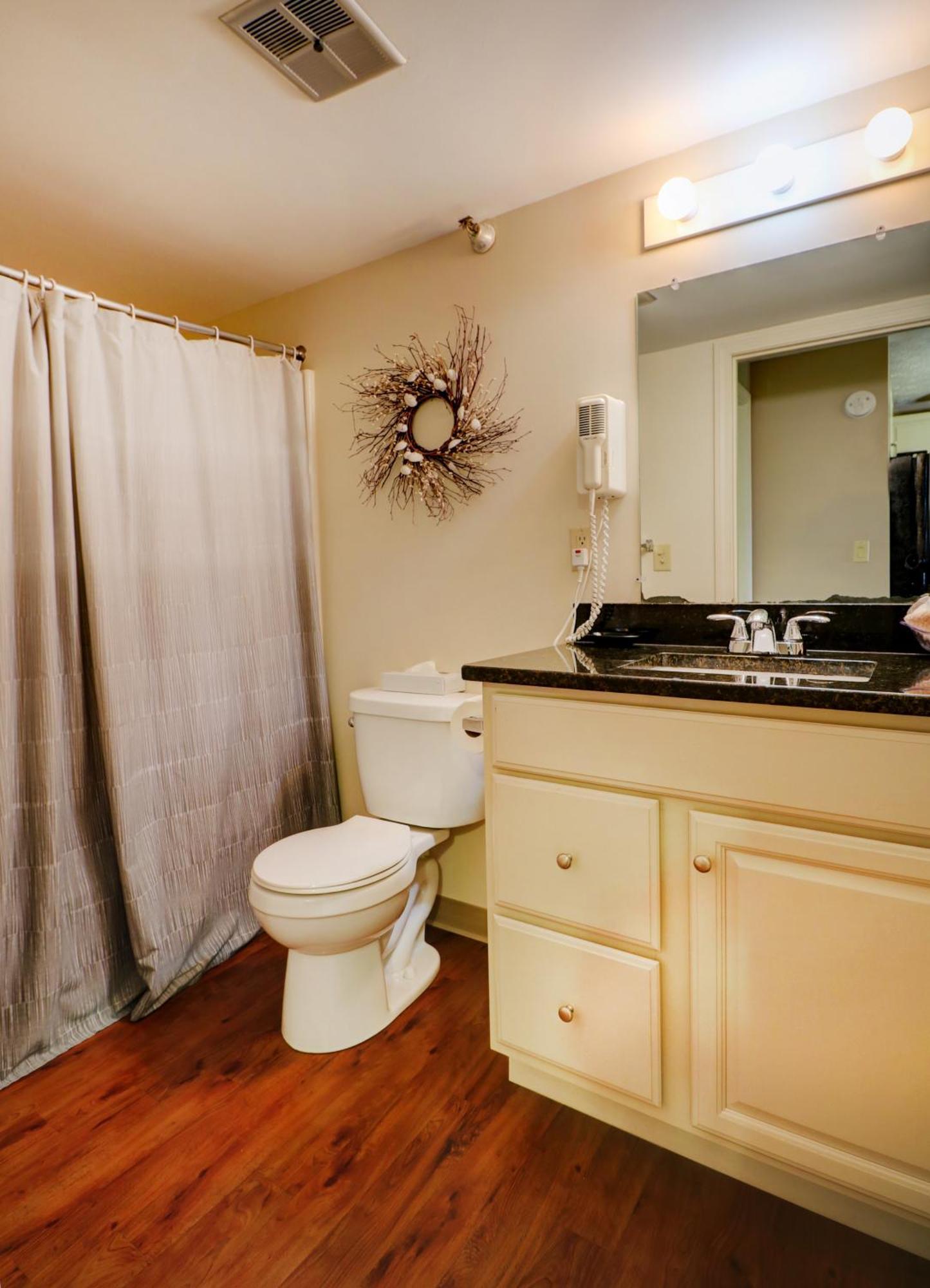 2-Bedroom Loft Suite or King bed