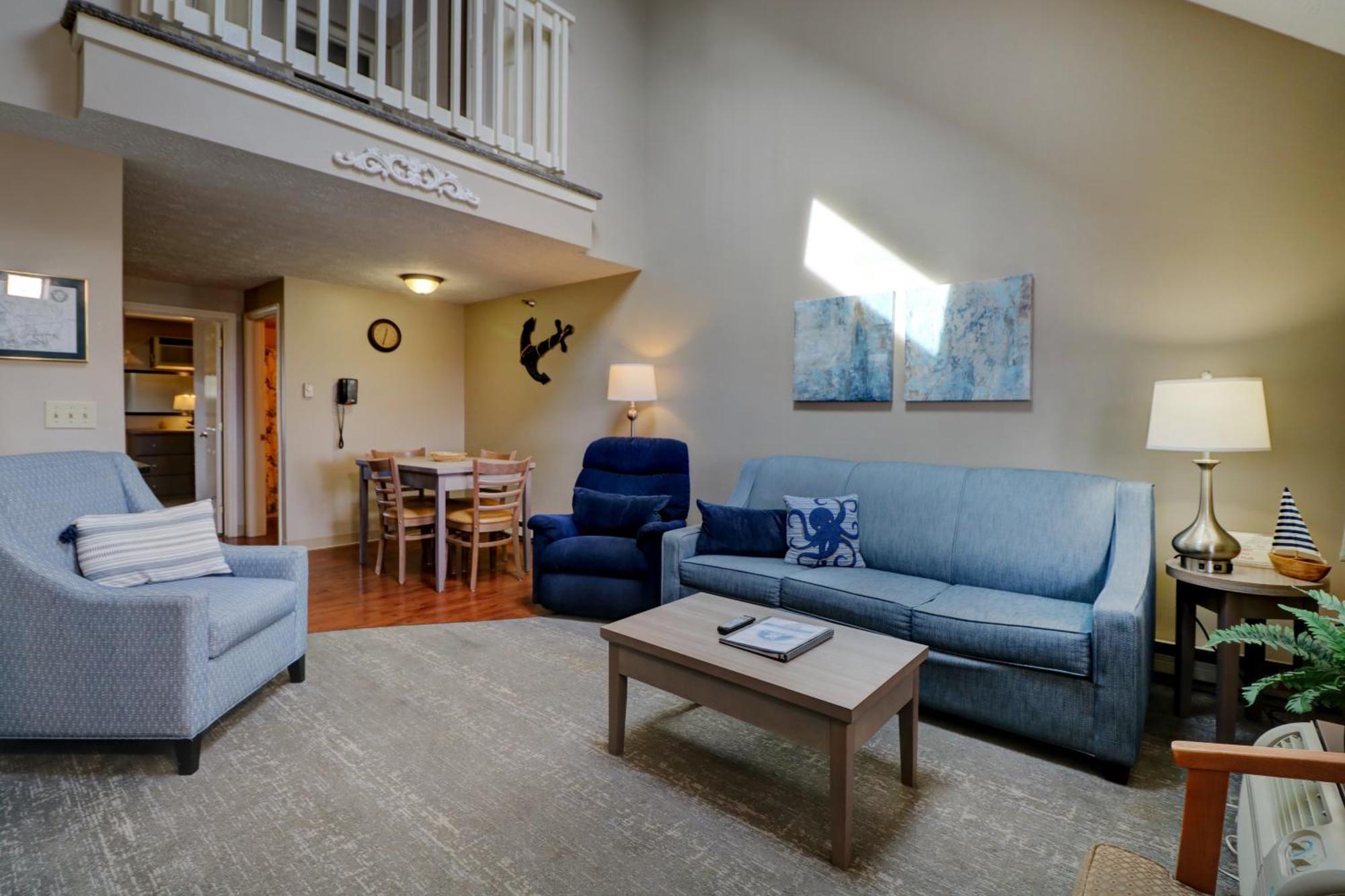 2 Bedroom Loft Suite or Queen bed