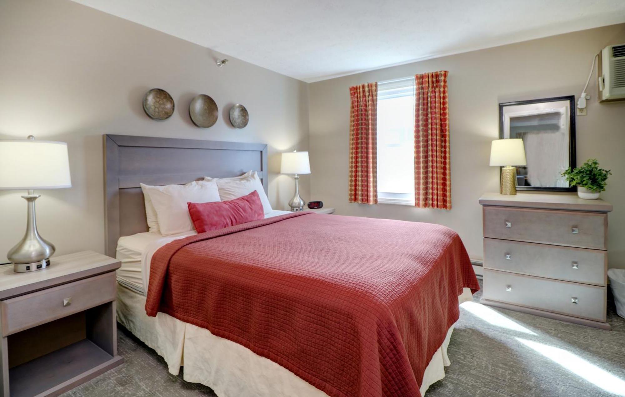 2-Bedroom Loft Suite or King bed