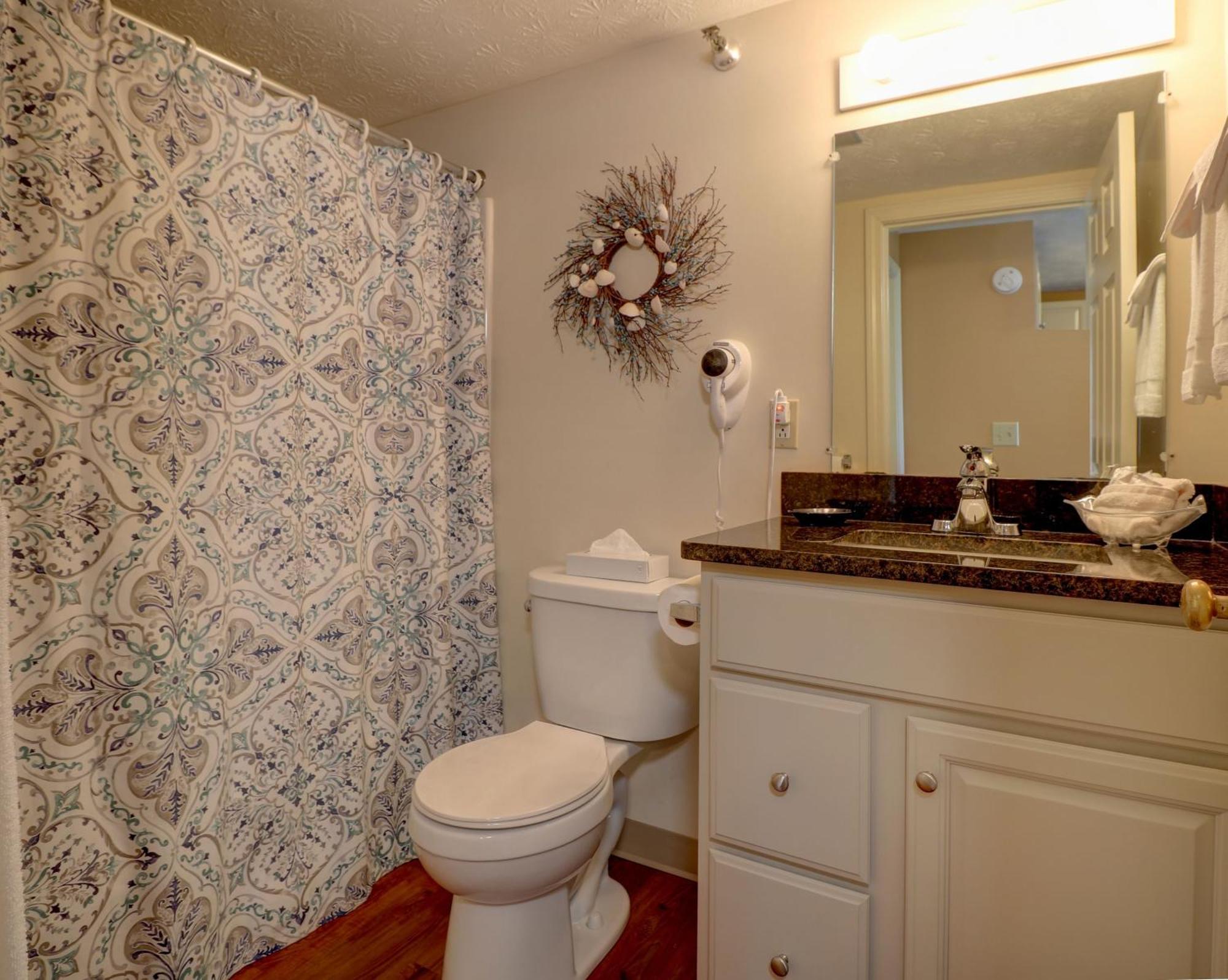 2-Bedroom Suite or King bed