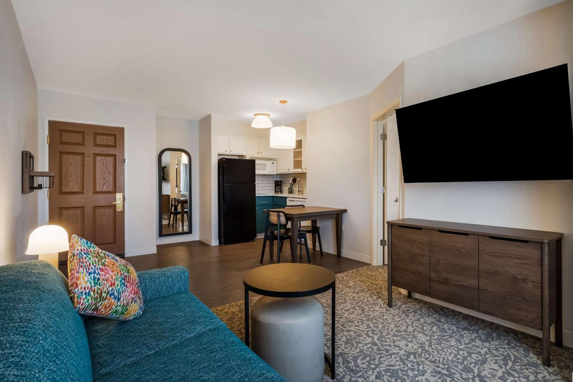 One-Bedroom King Suite