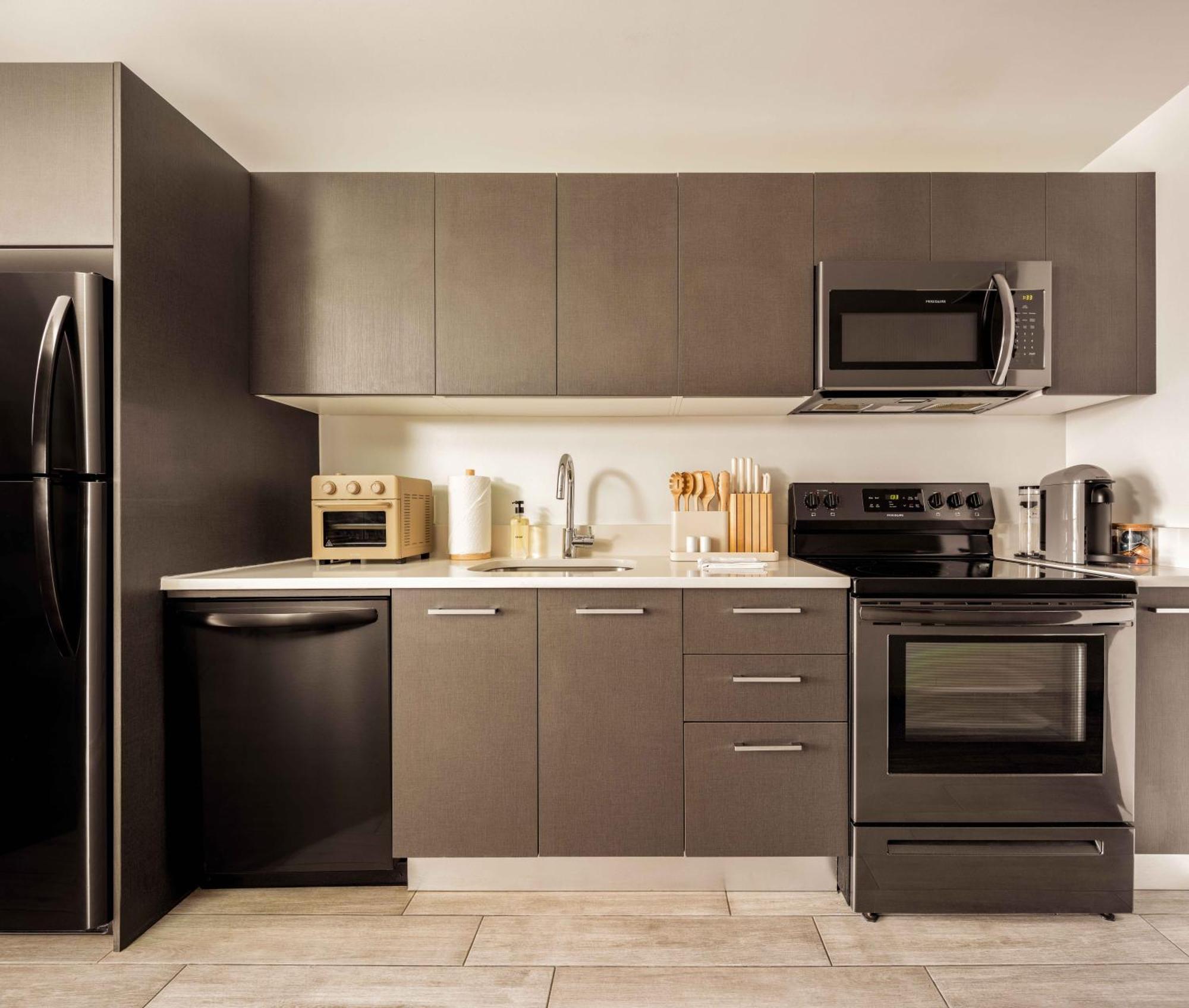 Three-Bedroom Apartment Water View