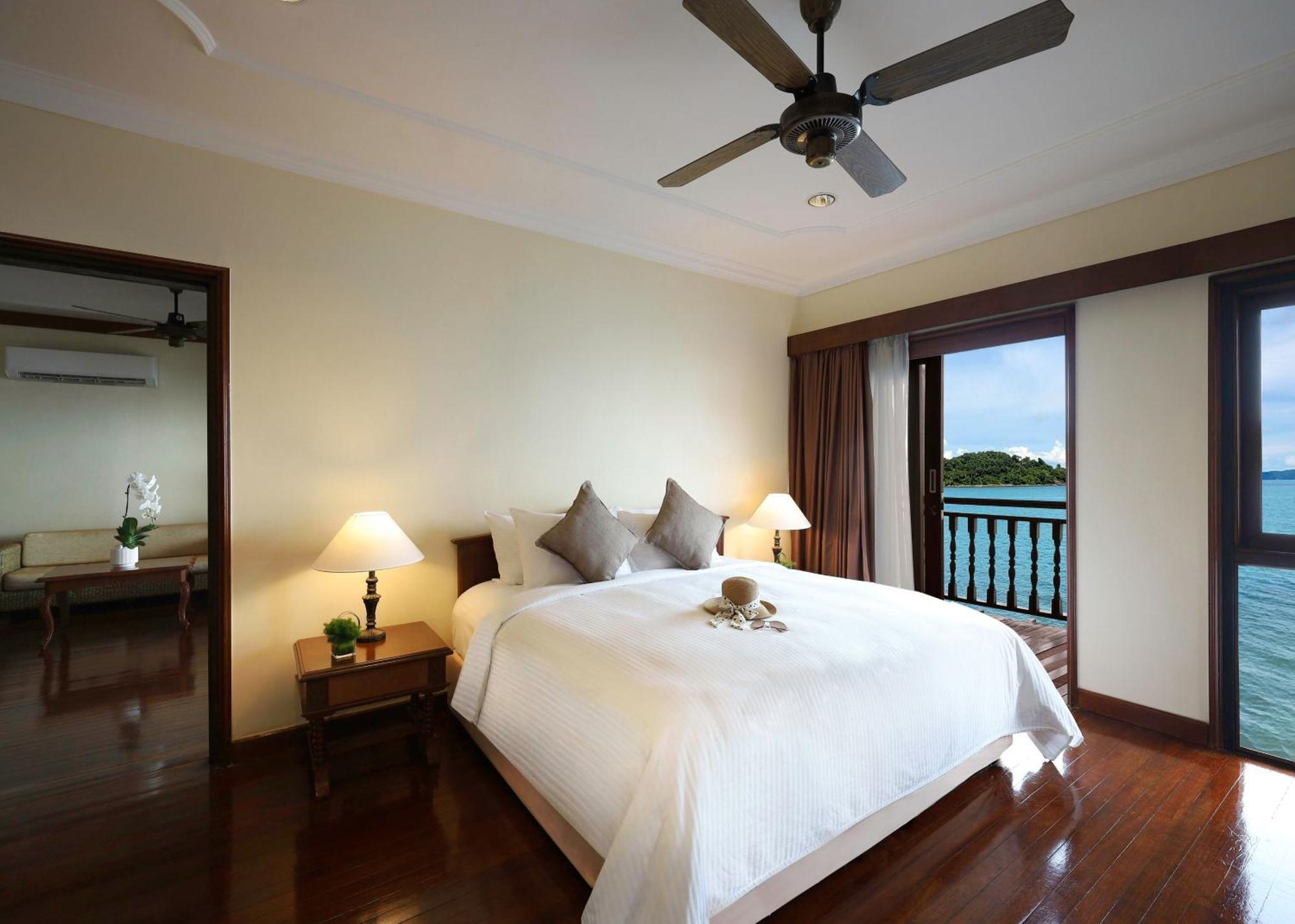 One Bedroom Suite on Water