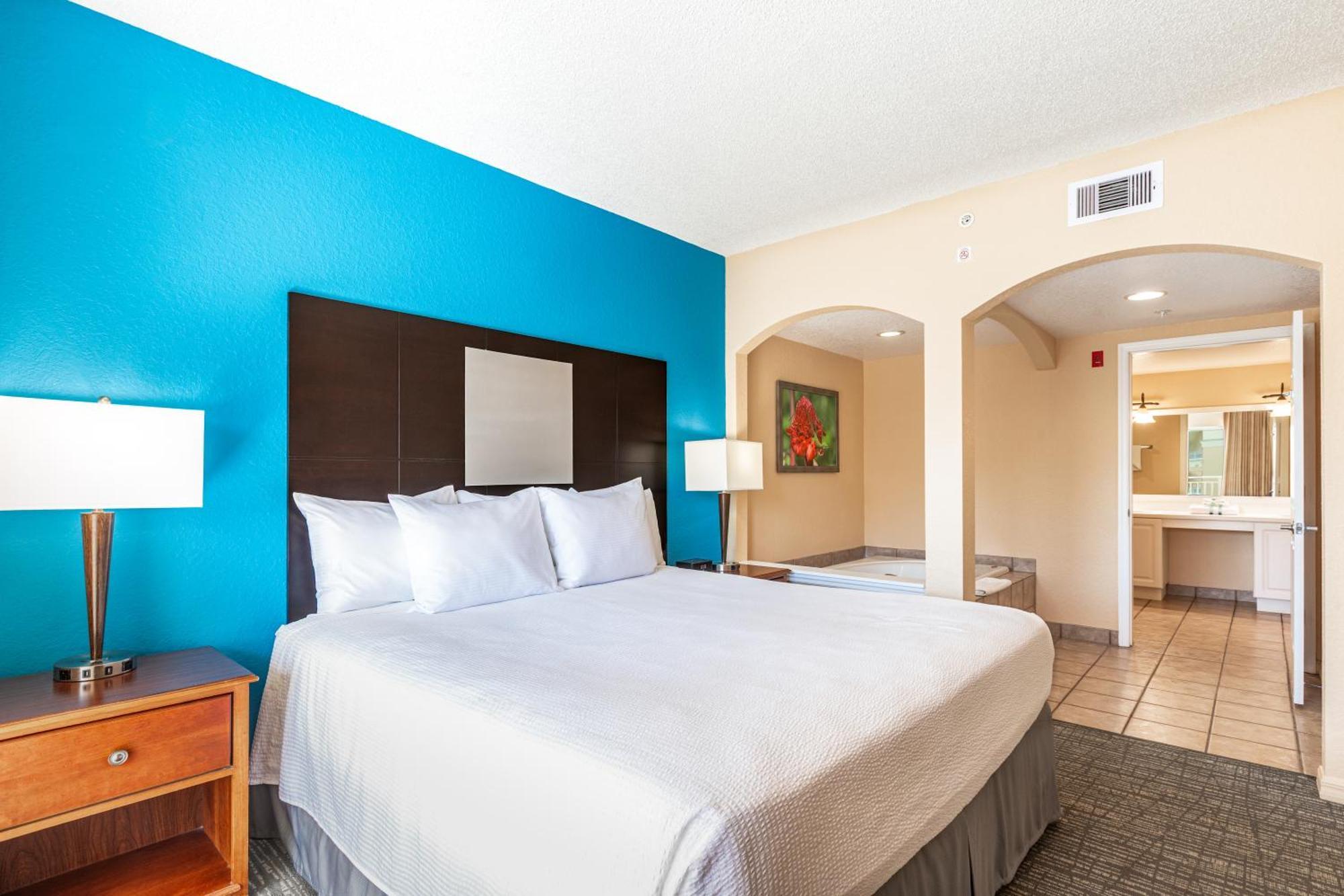 Deluxe King One Bedroom Suite Pool View