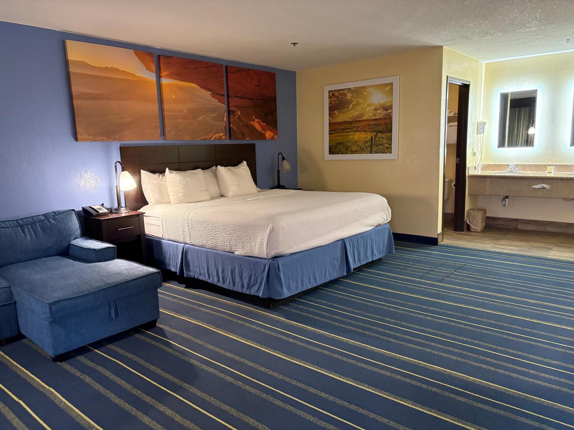 One-Bedroom Queen Suite Non-Smoking