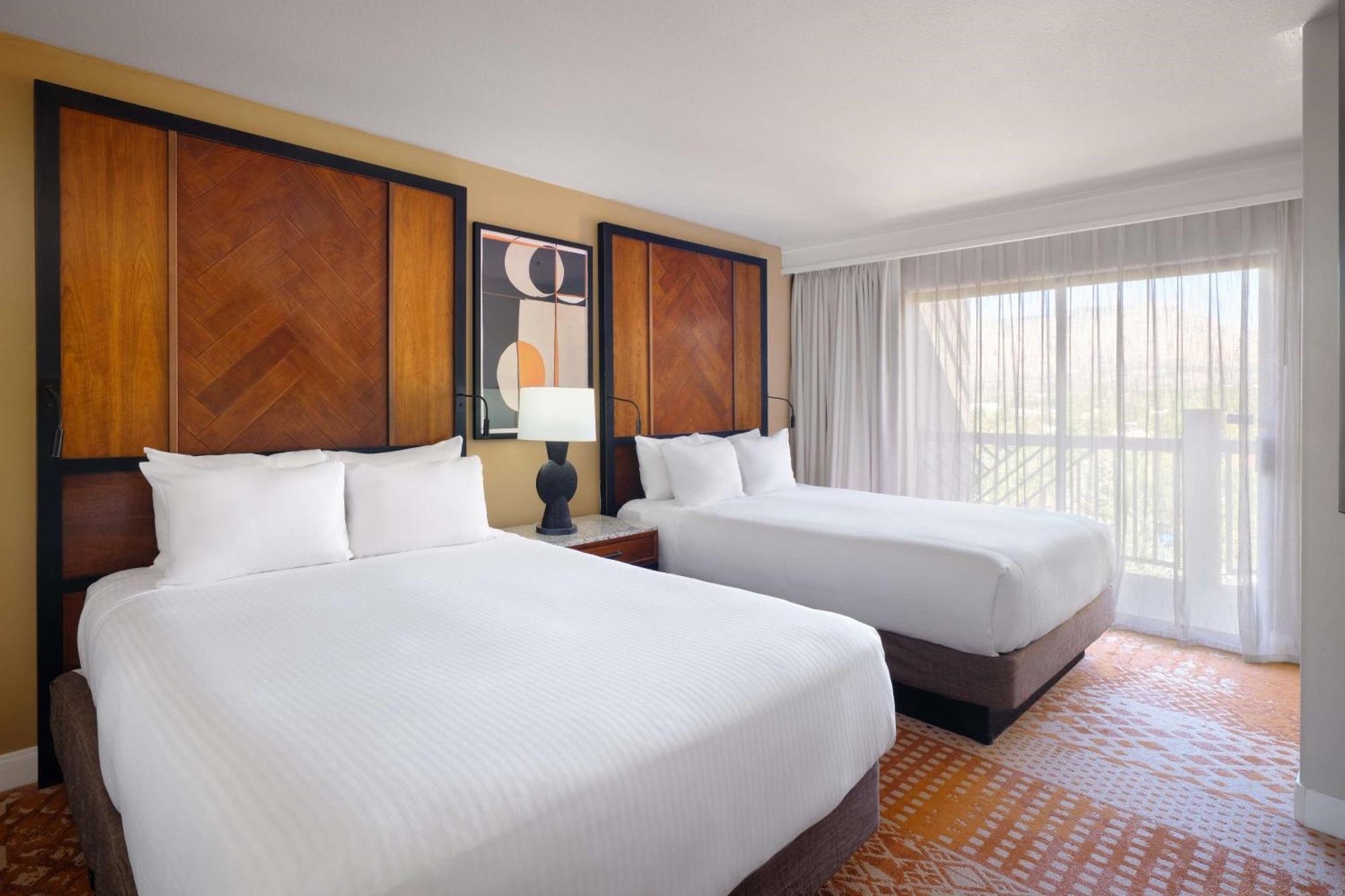 Queen Room Balcony Mountain View Hearing Accessible