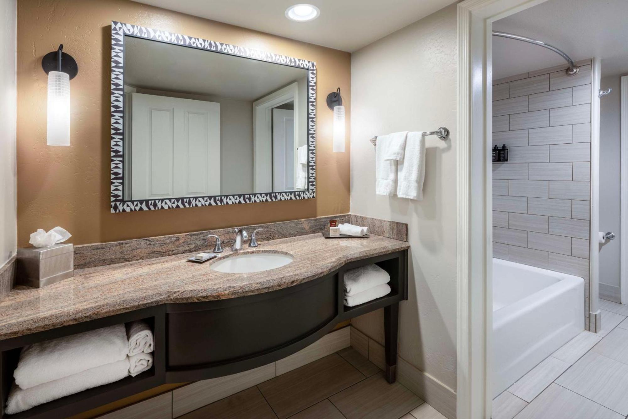 Queen Room Balcony Mountain View Hearing Accessible