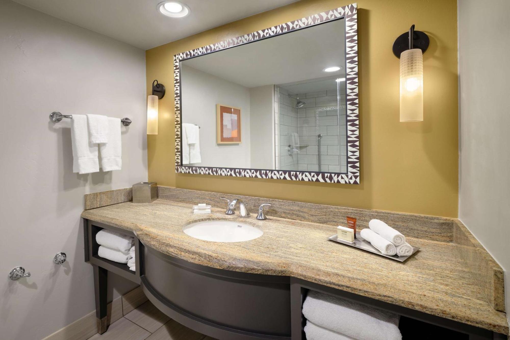 Queen Room Balcony Mountain View Hearing Accessible