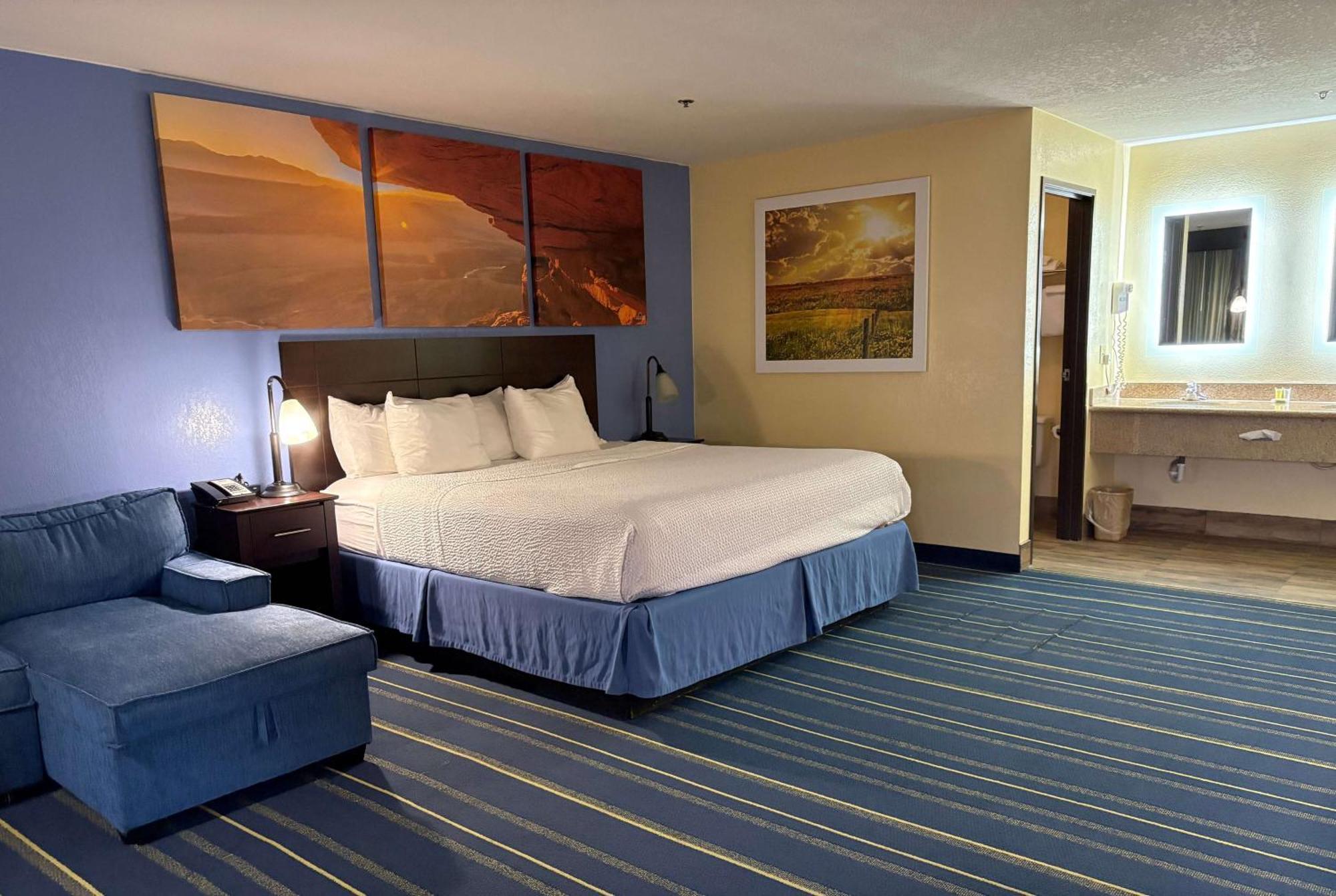One-Bedroom Queen Suite Non-Smoking