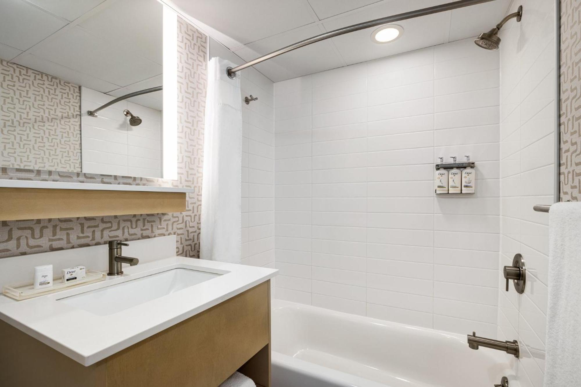 Queen Suite Two Queen Beds City View