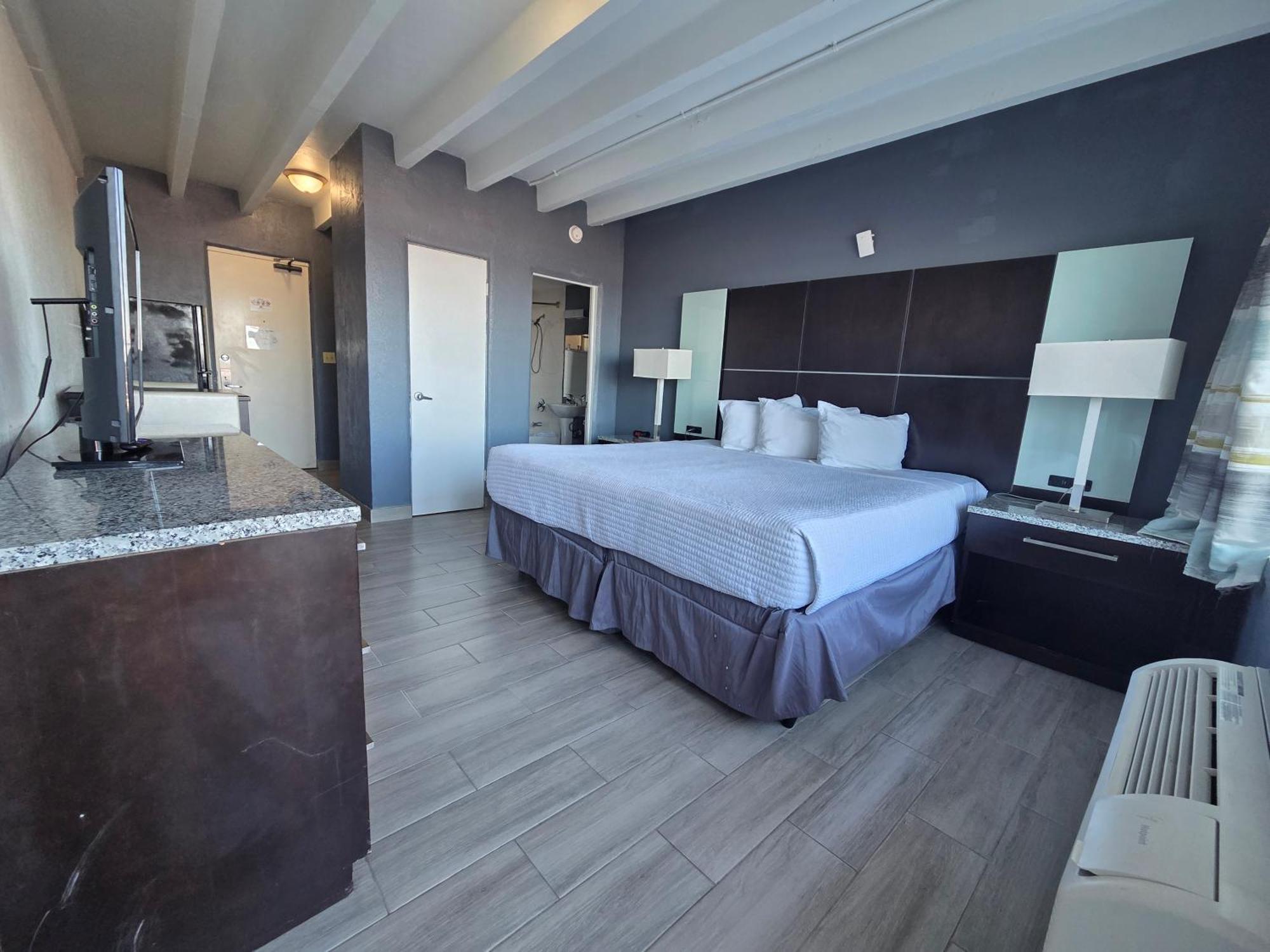 Deluxe King Room Balcony Sea View