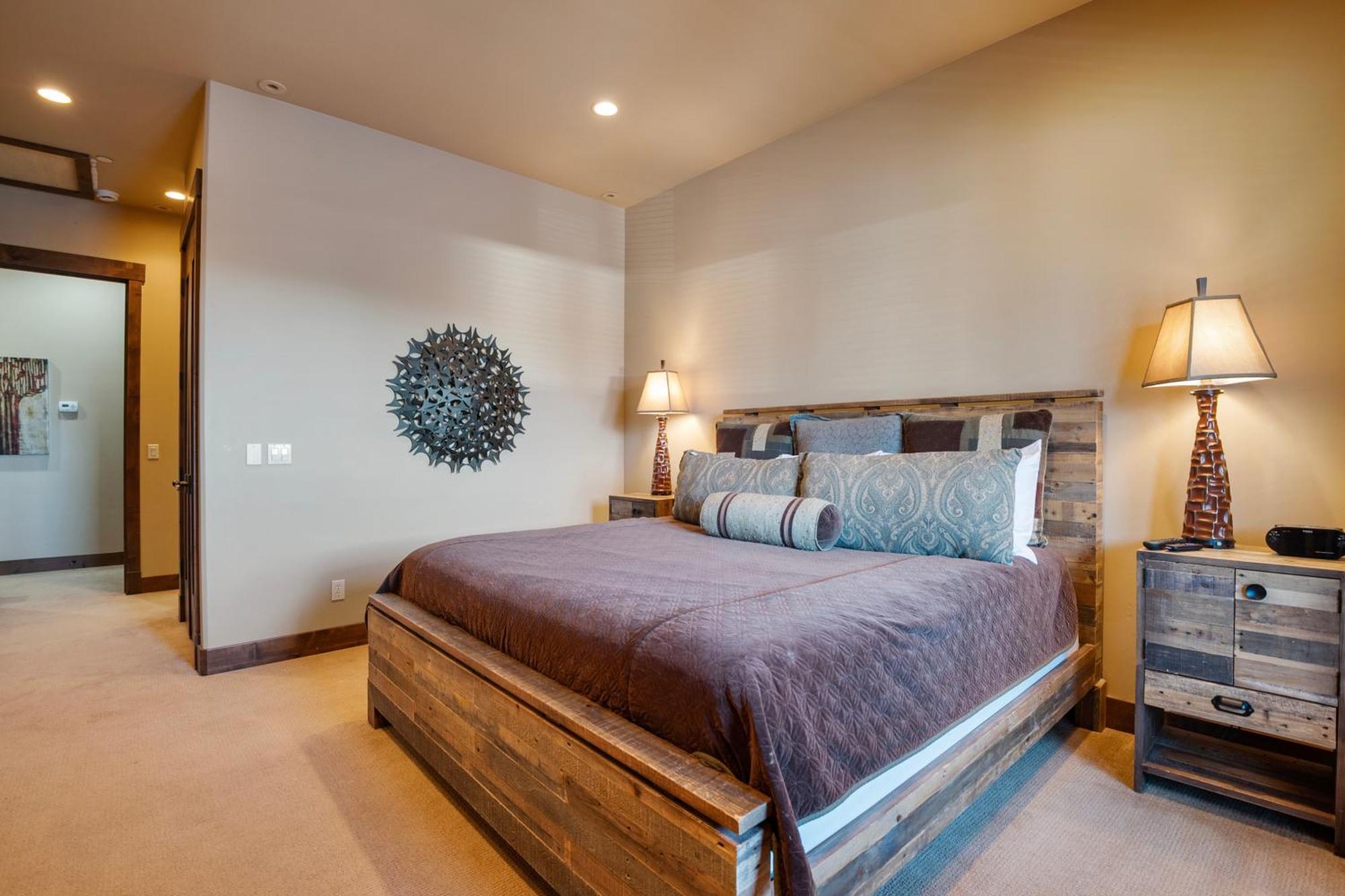 Deluxe Three-Bedroom Apartment # 102
