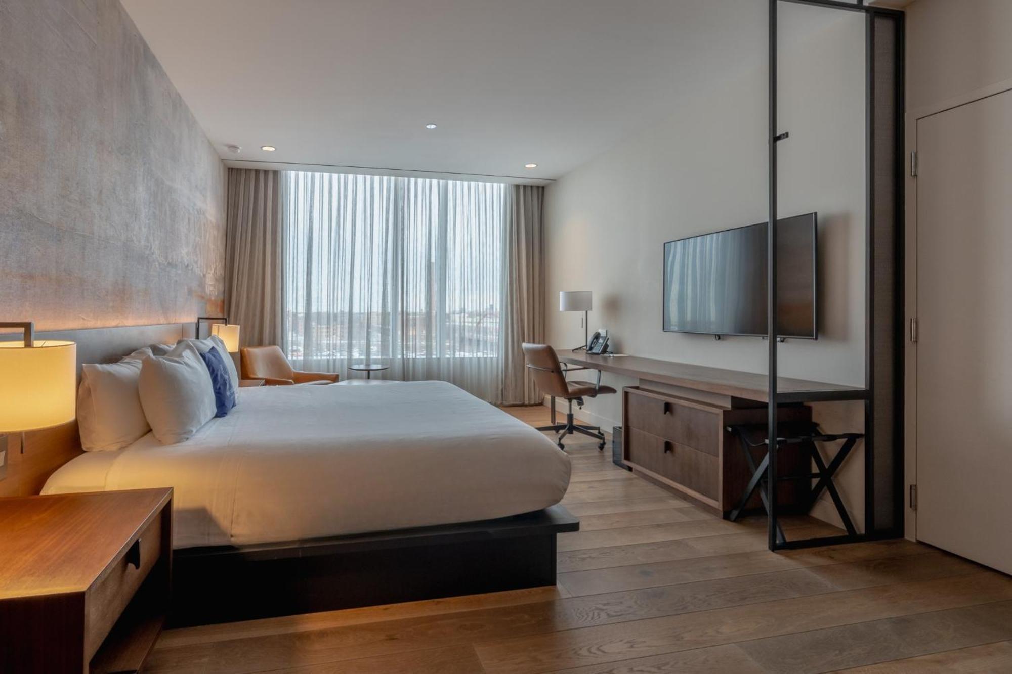 Deluxe King Room