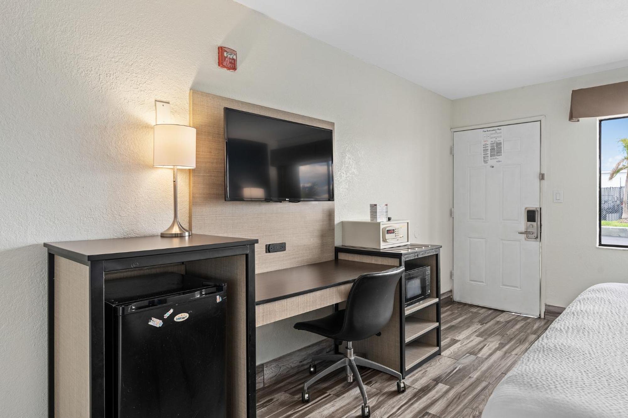 King Room Roll Shower Mobility Access or Non-Smoking